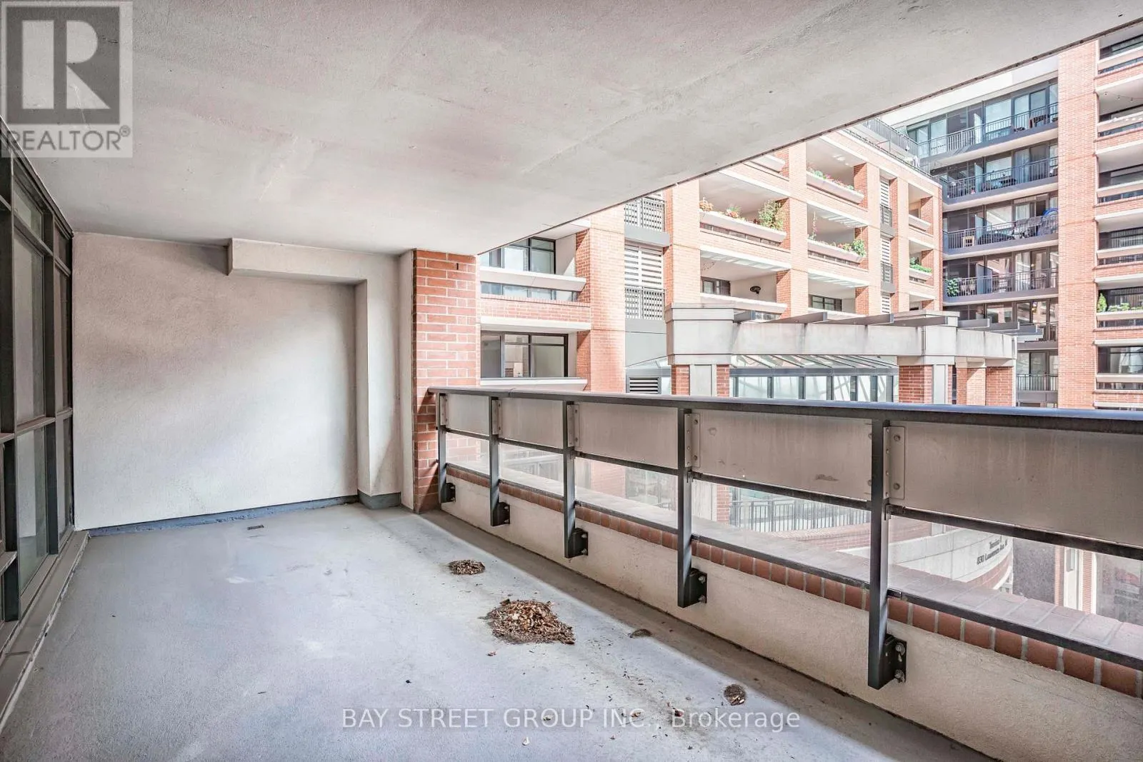 331 - 830 LAWRENCE AVE AVENUE W