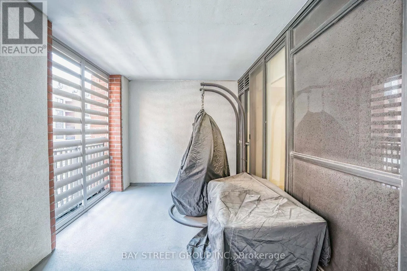 331 - 830 LAWRENCE AVE AVENUE W