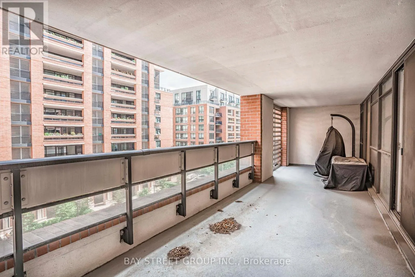 331 - 830 LAWRENCE AVE AVENUE W