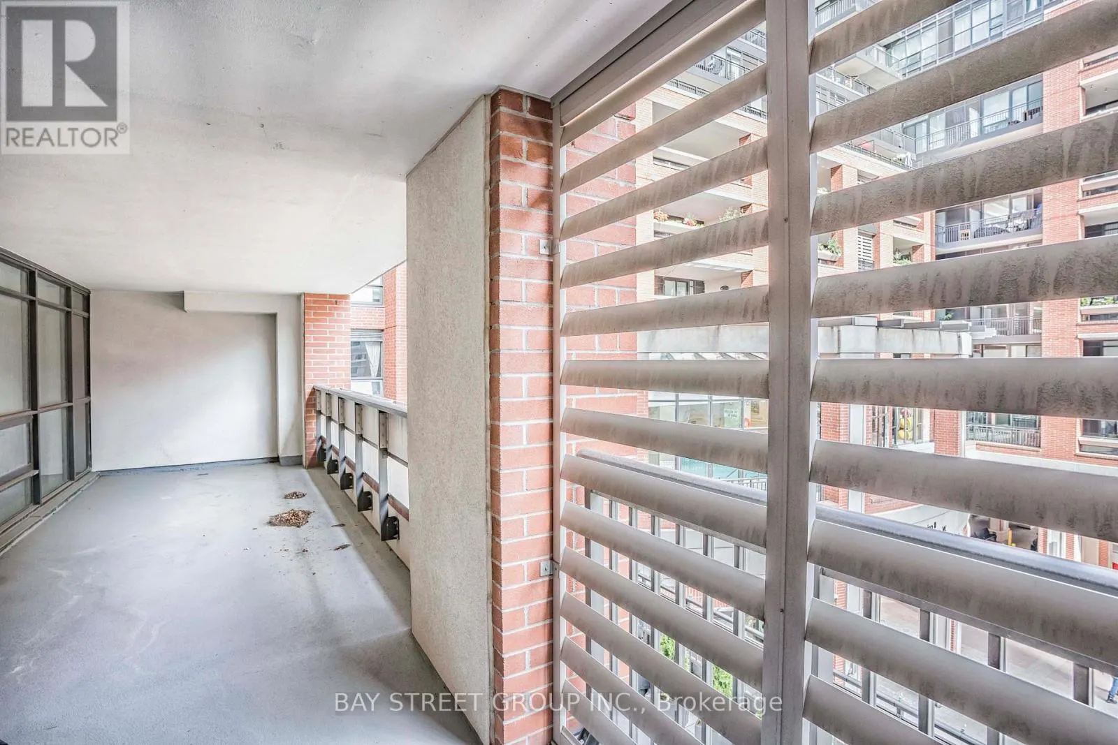 331 - 830 LAWRENCE AVE AVENUE W