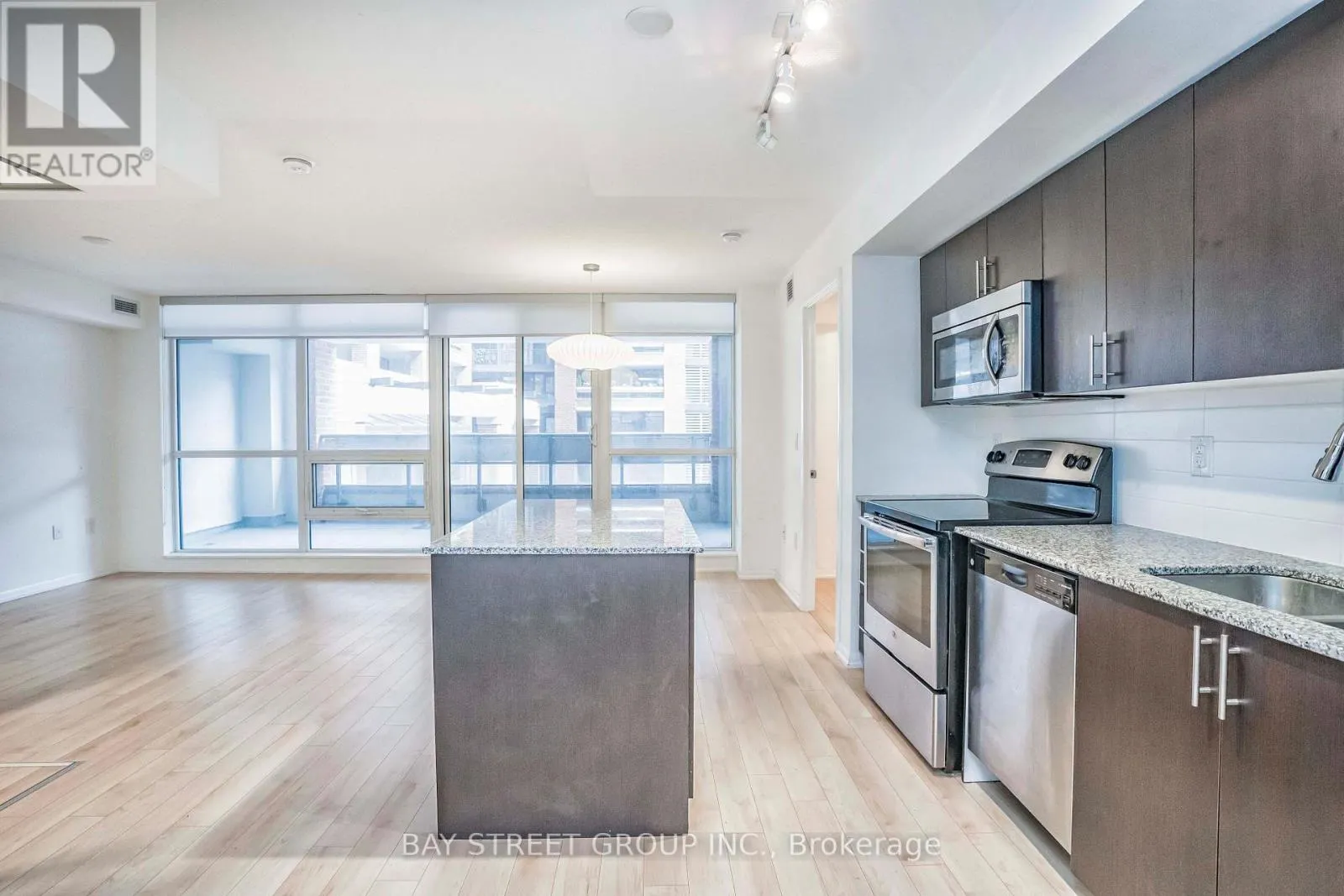 331 - 830 LAWRENCE AVE AVENUE W