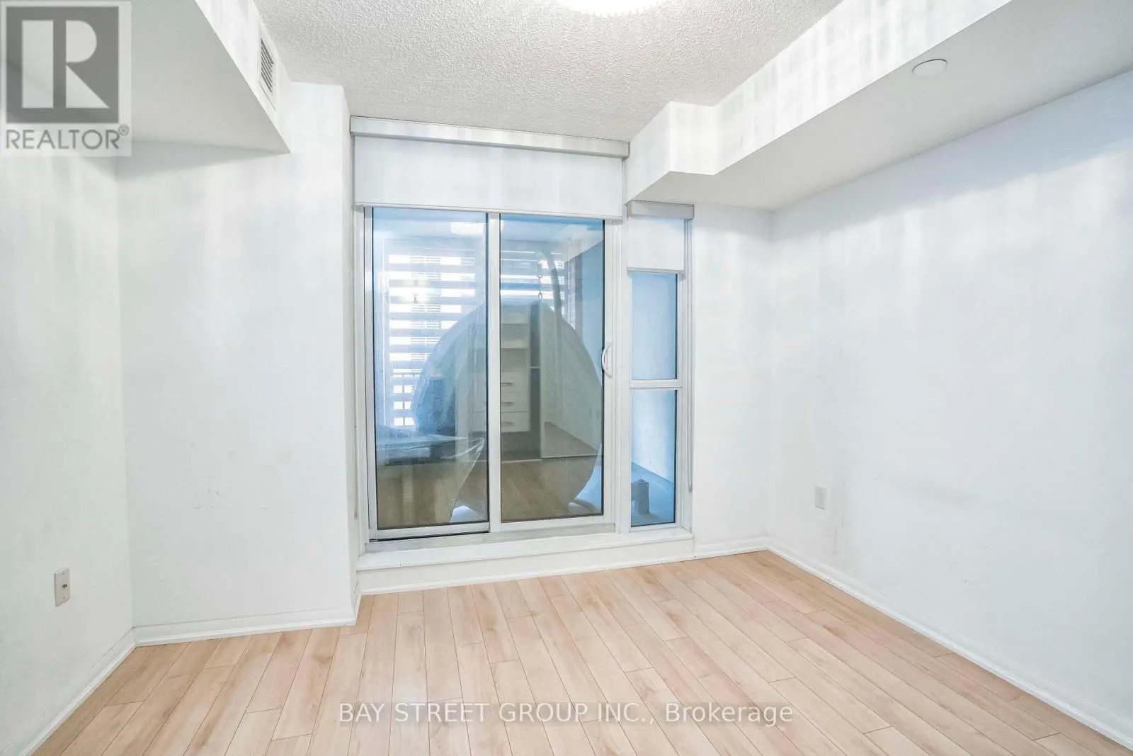 331 - 830 LAWRENCE AVE AVENUE W
