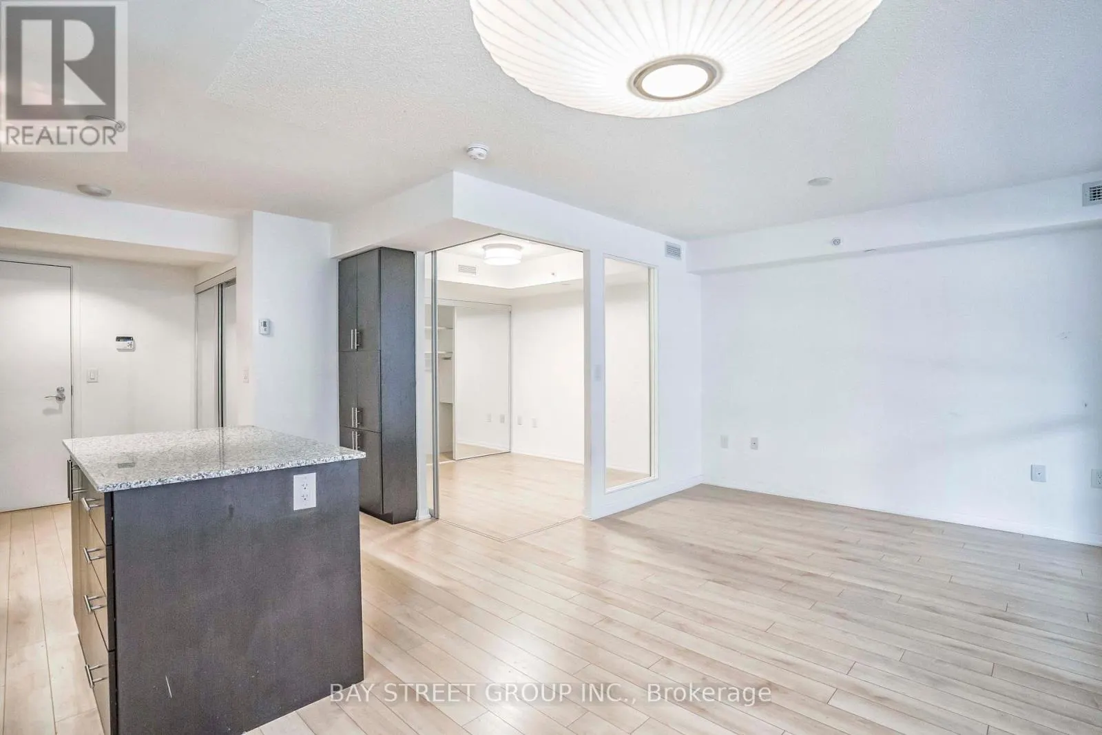 331 - 830 LAWRENCE AVE AVENUE W