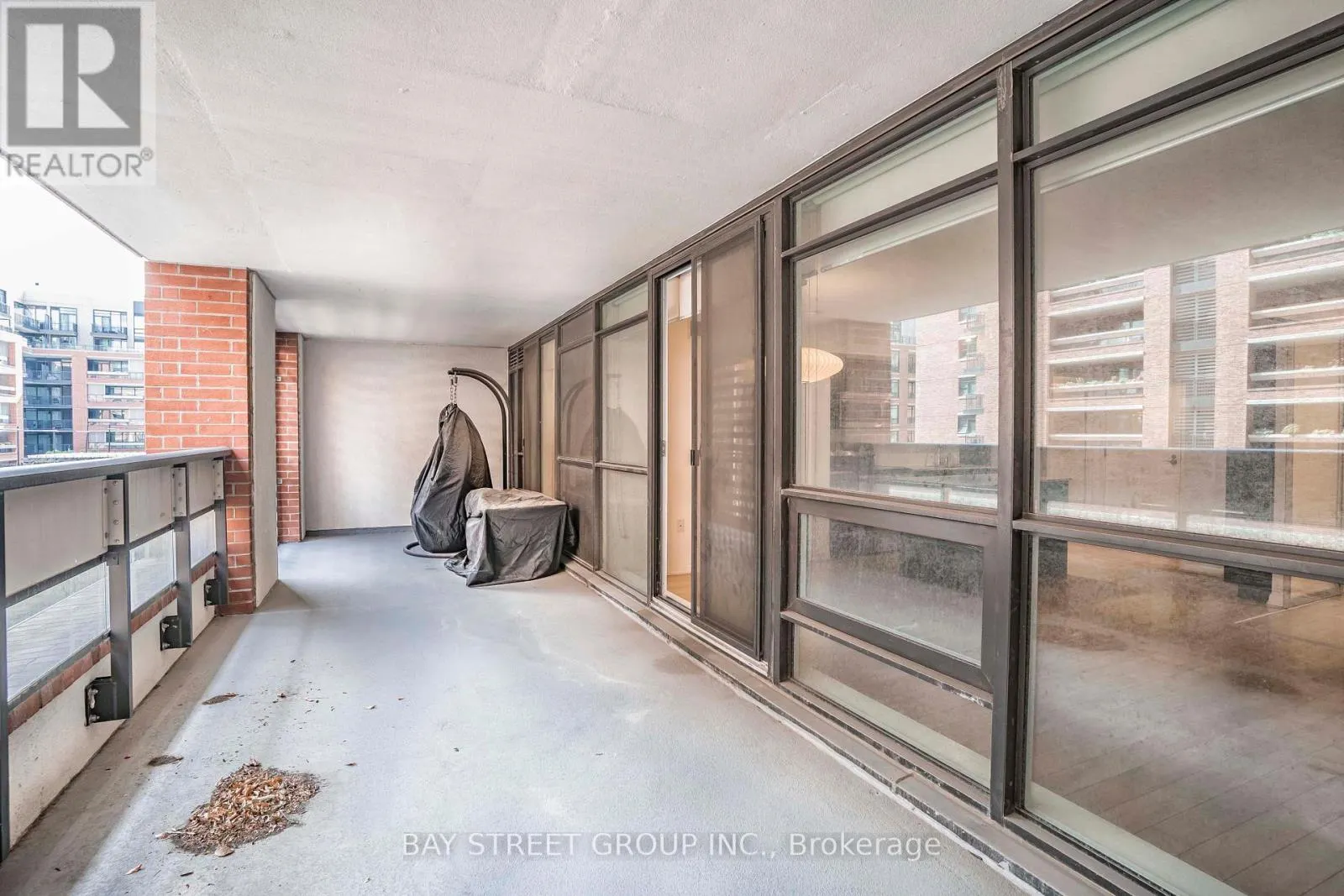 331 - 830 LAWRENCE AVE AVENUE W