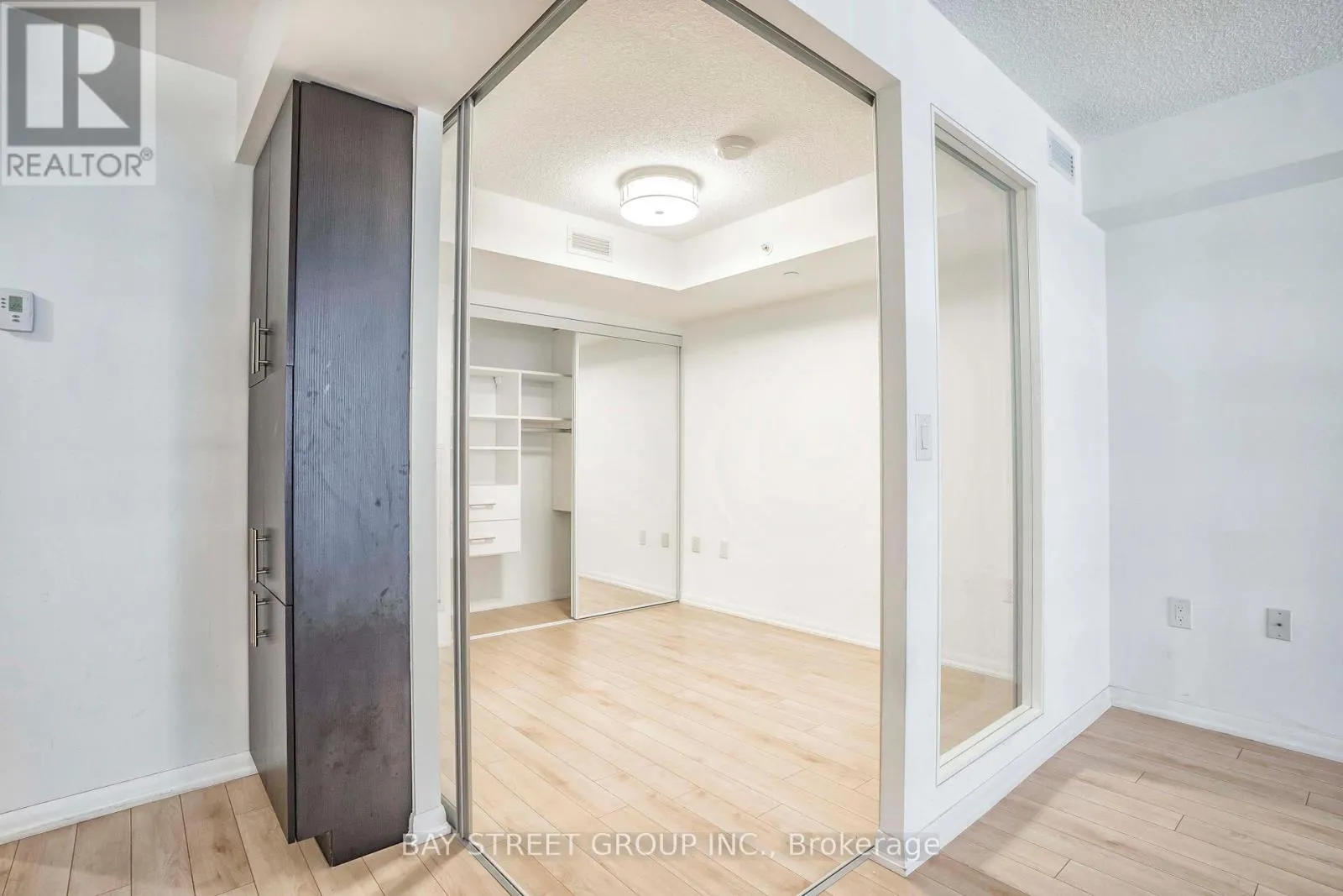 331 - 830 LAWRENCE AVE AVENUE W