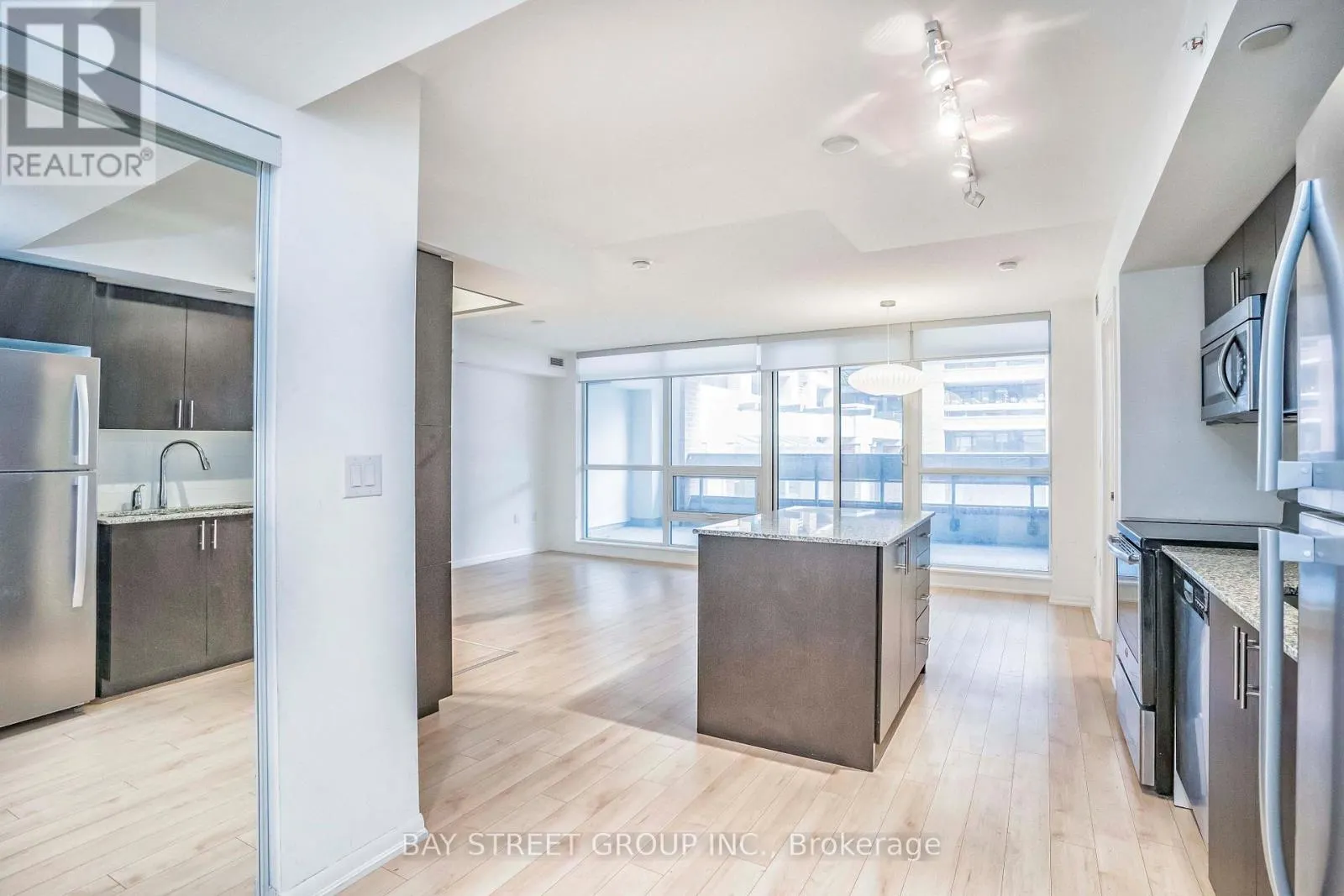 331 - 830 LAWRENCE AVE AVENUE W