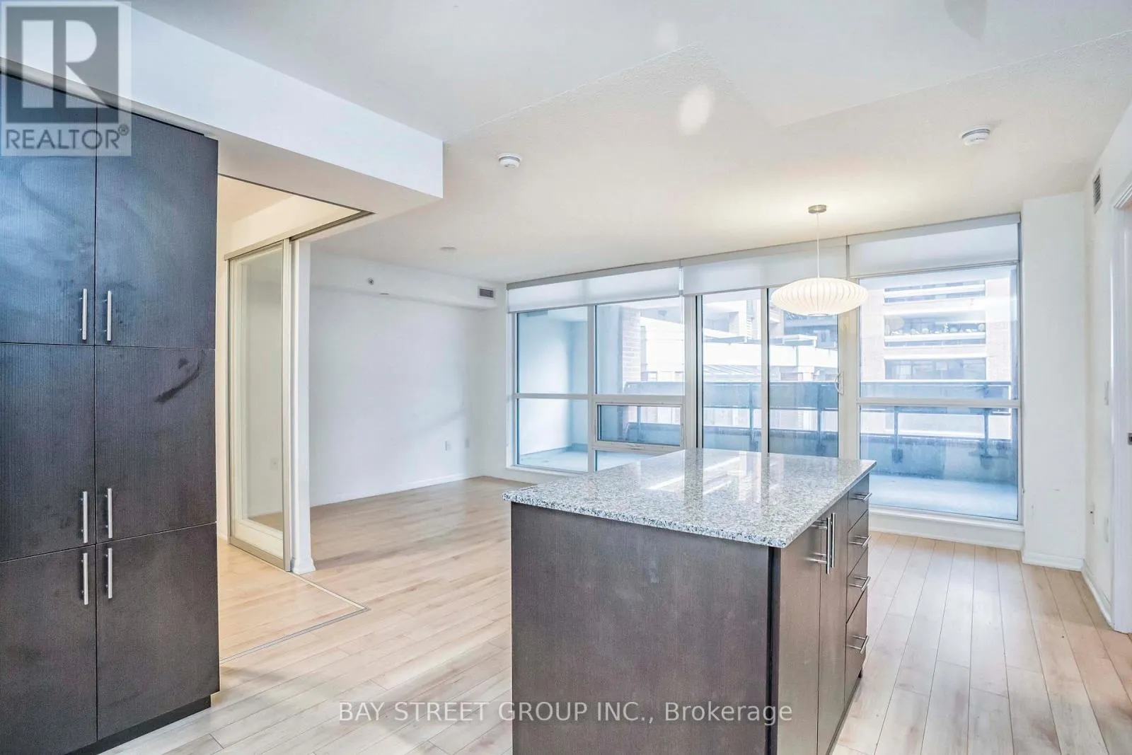 331 - 830 LAWRENCE AVE AVENUE W
