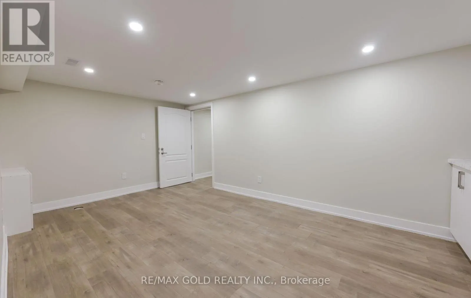 15 FLAVIAN CRESCENT