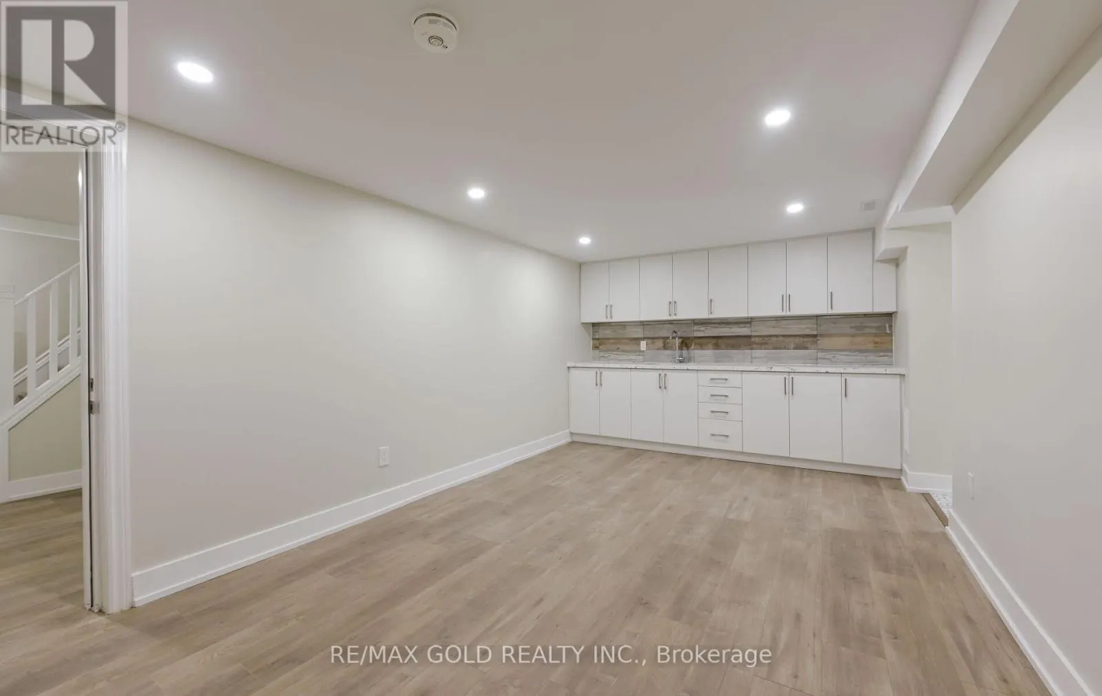 15 FLAVIAN CRESCENT