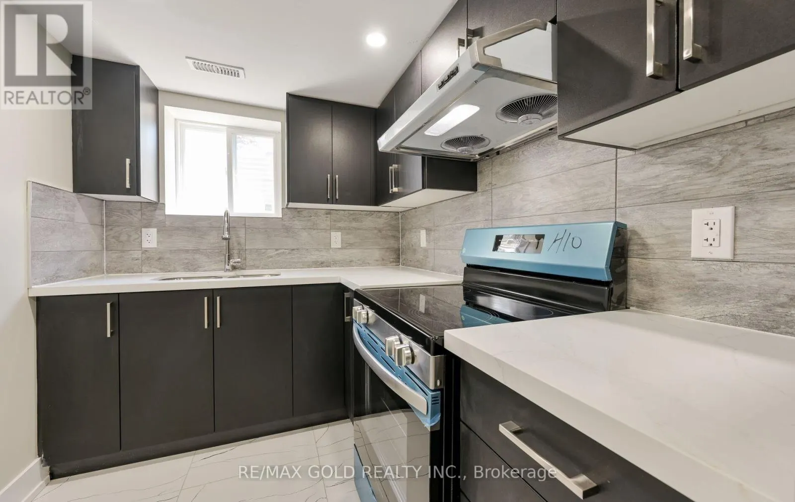 15 FLAVIAN CRESCENT