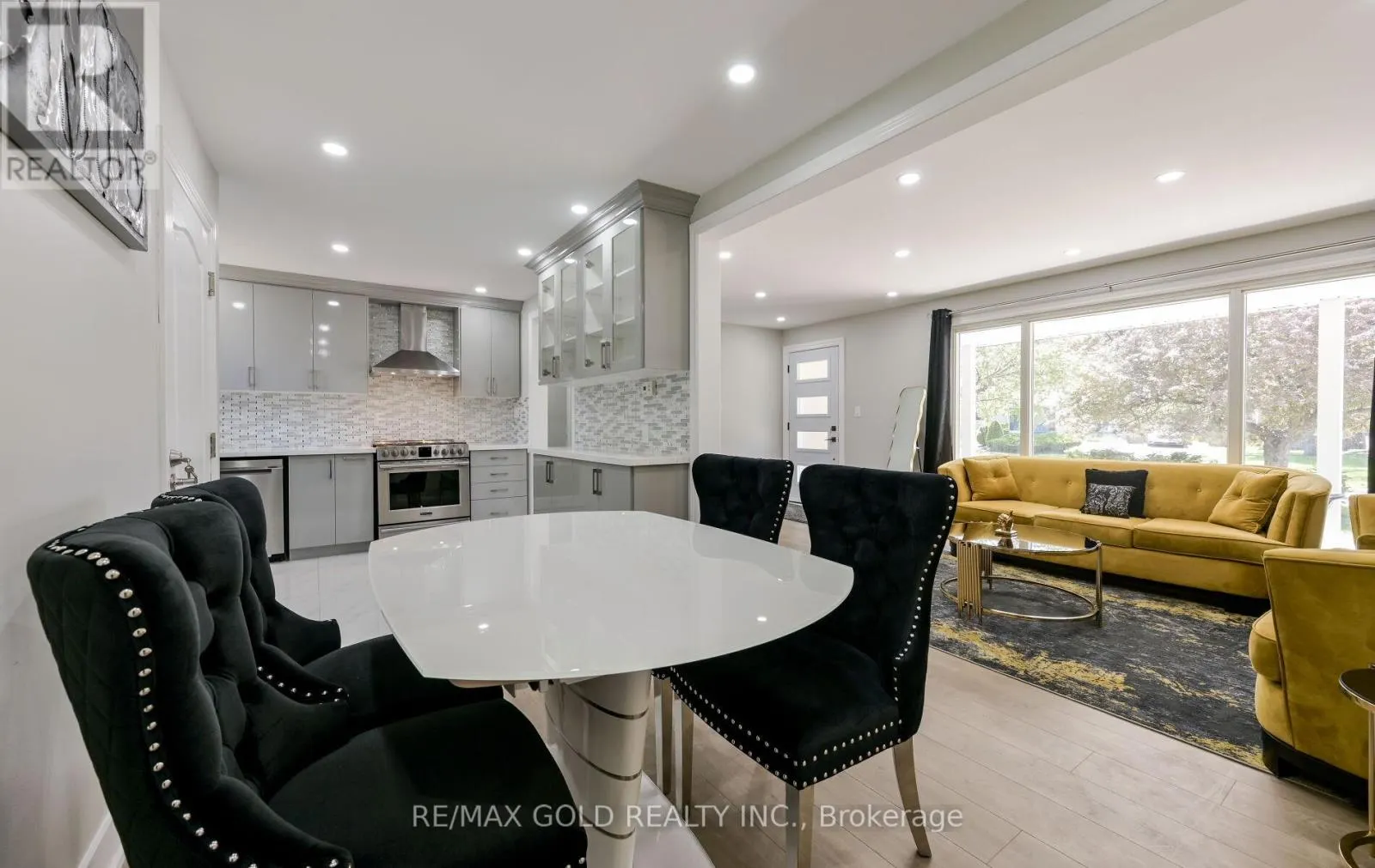 15 FLAVIAN CRESCENT
