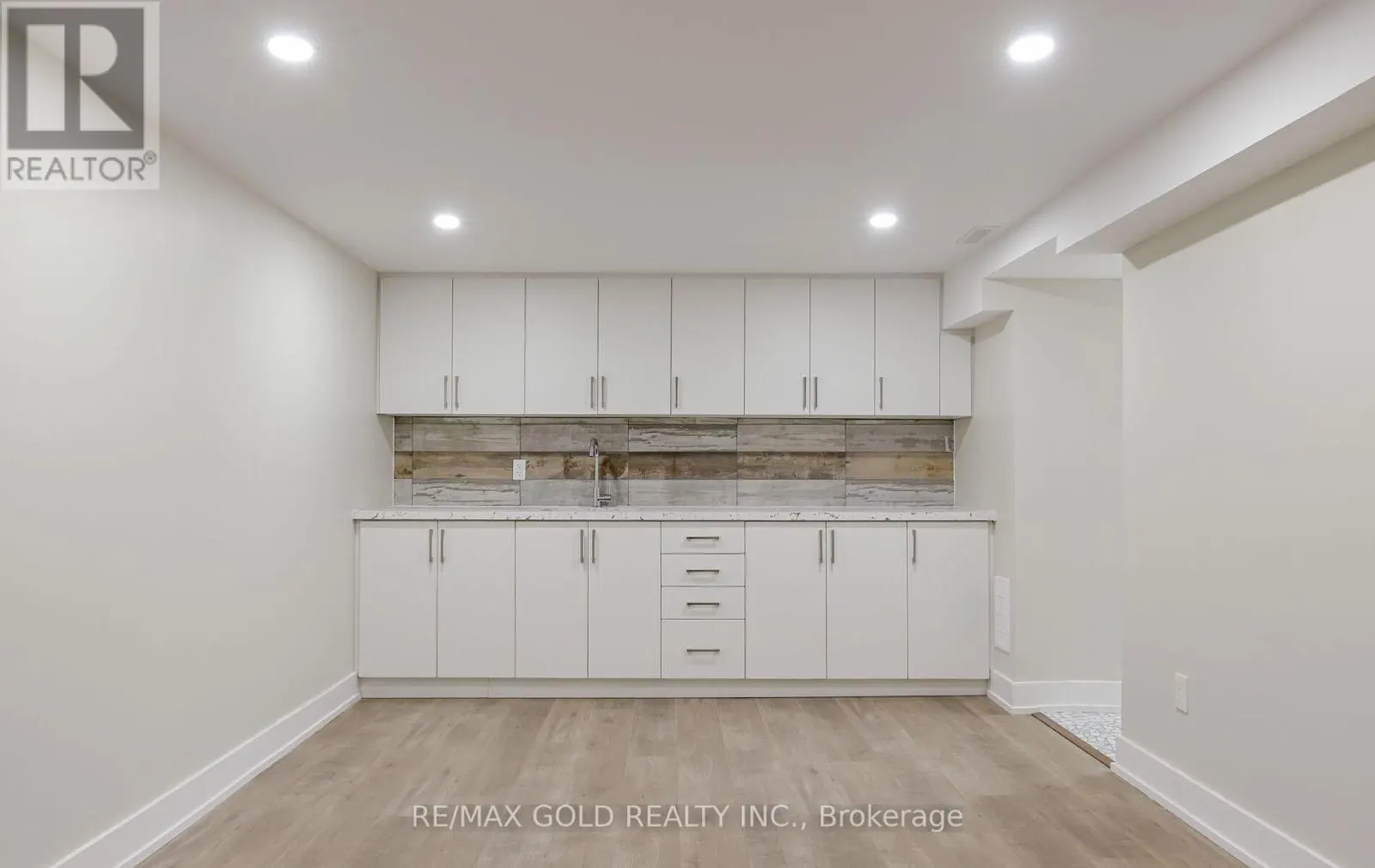 15 FLAVIAN CRESCENT