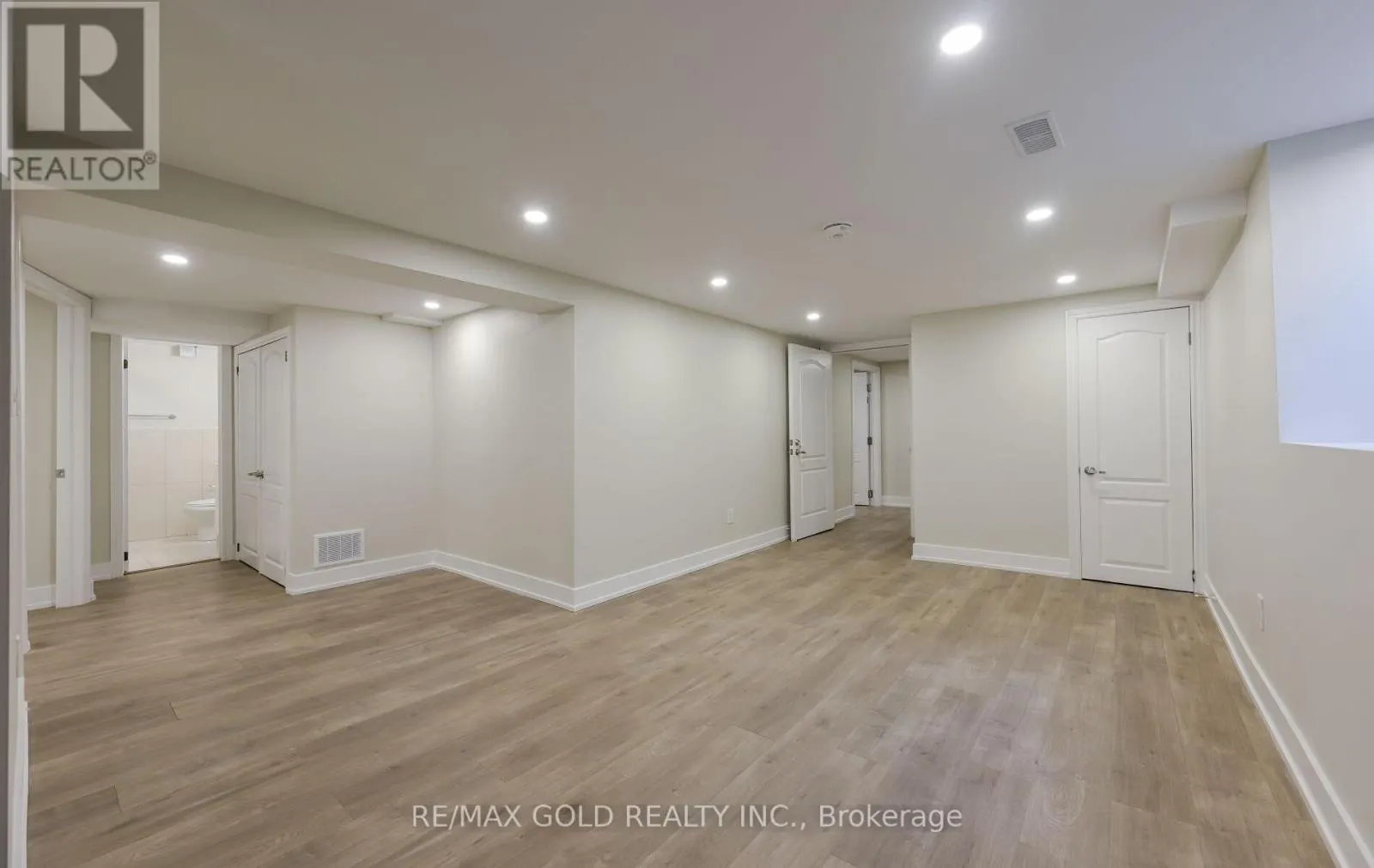 15 FLAVIAN CRESCENT
