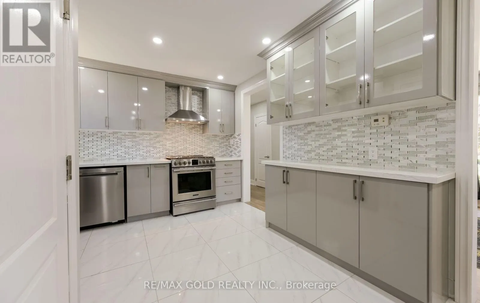 15 FLAVIAN CRESCENT