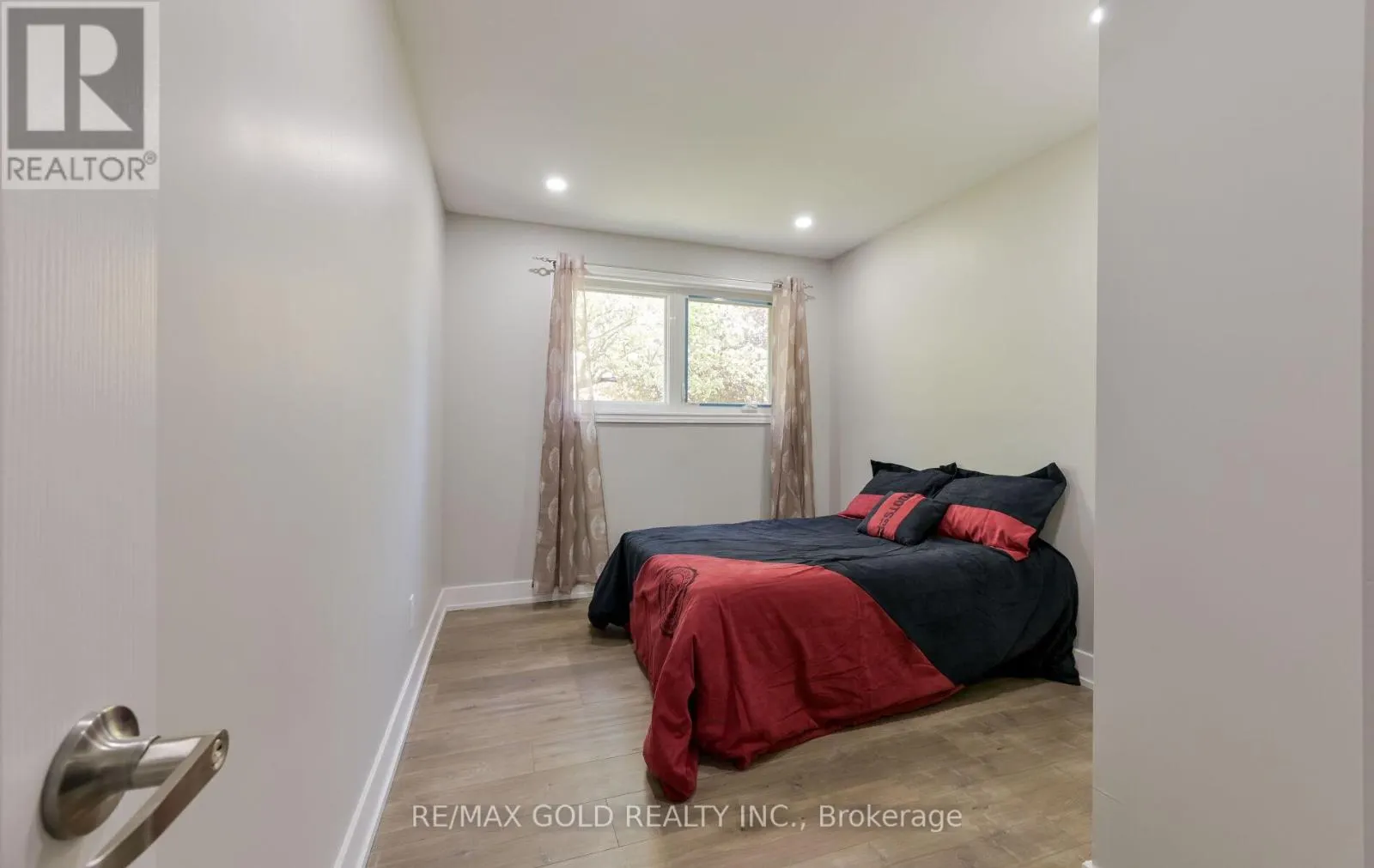 15 FLAVIAN CRESCENT
