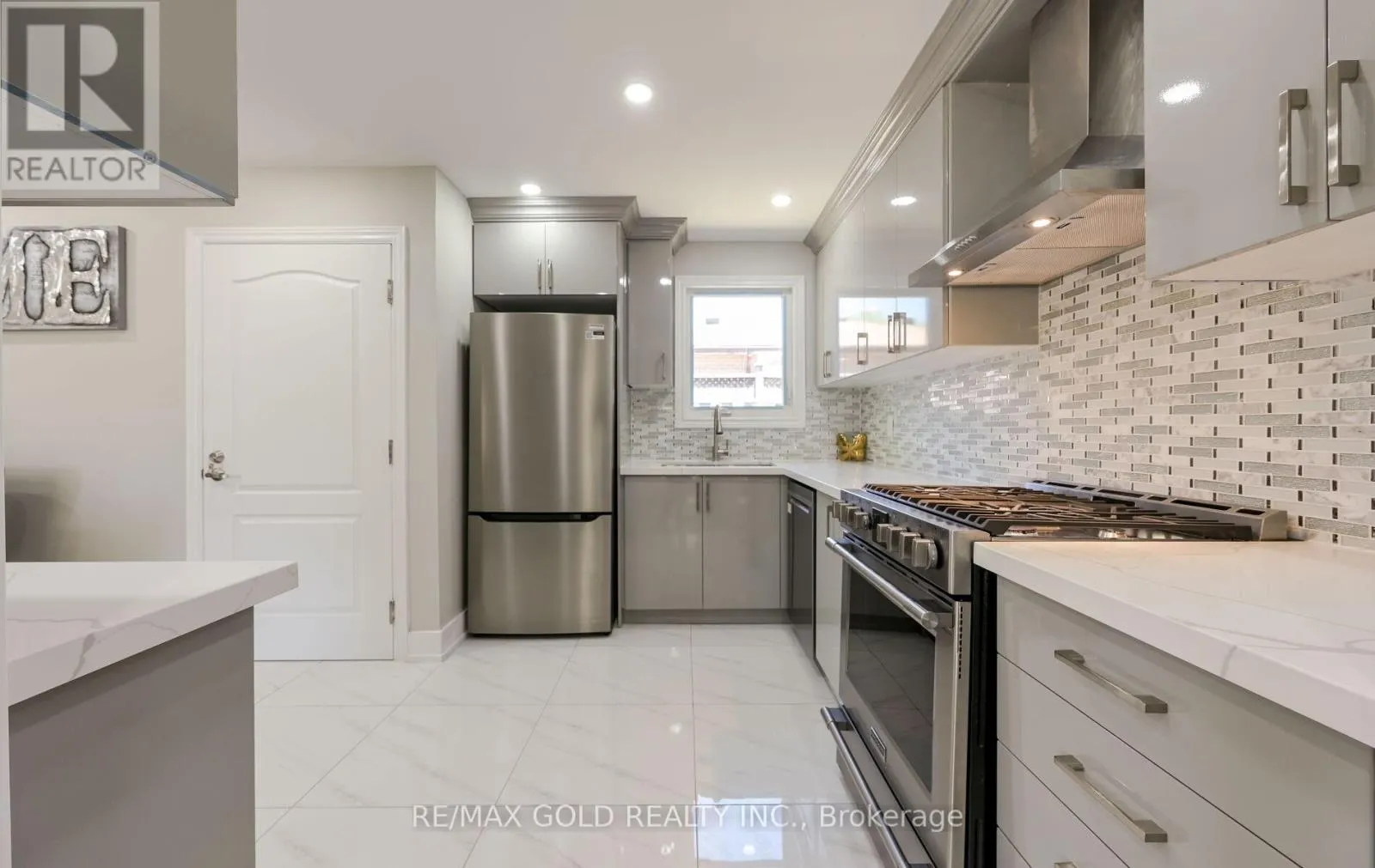 15 FLAVIAN CRESCENT