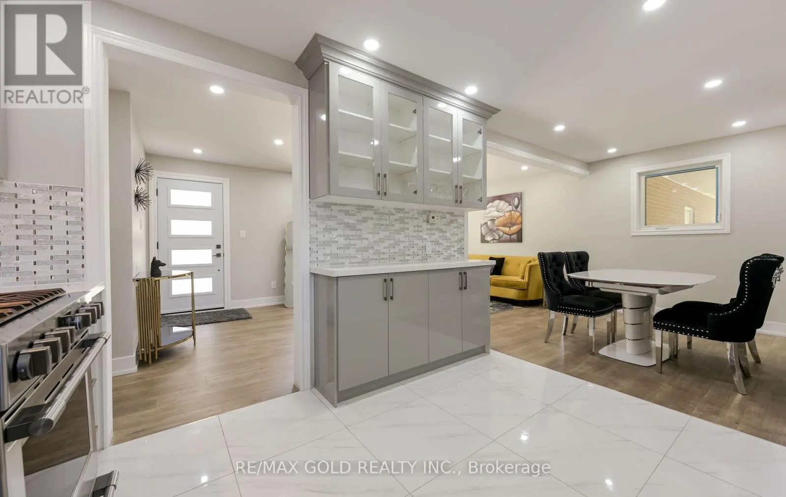 15 FLAVIAN CRESCENT