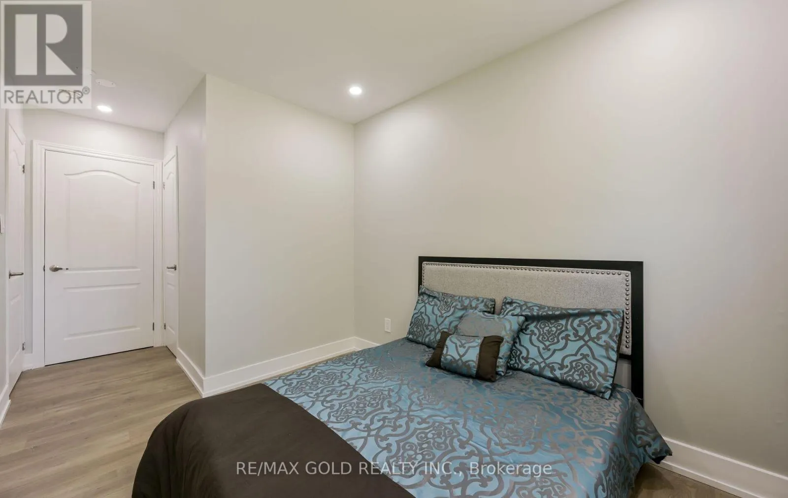 15 FLAVIAN CRESCENT