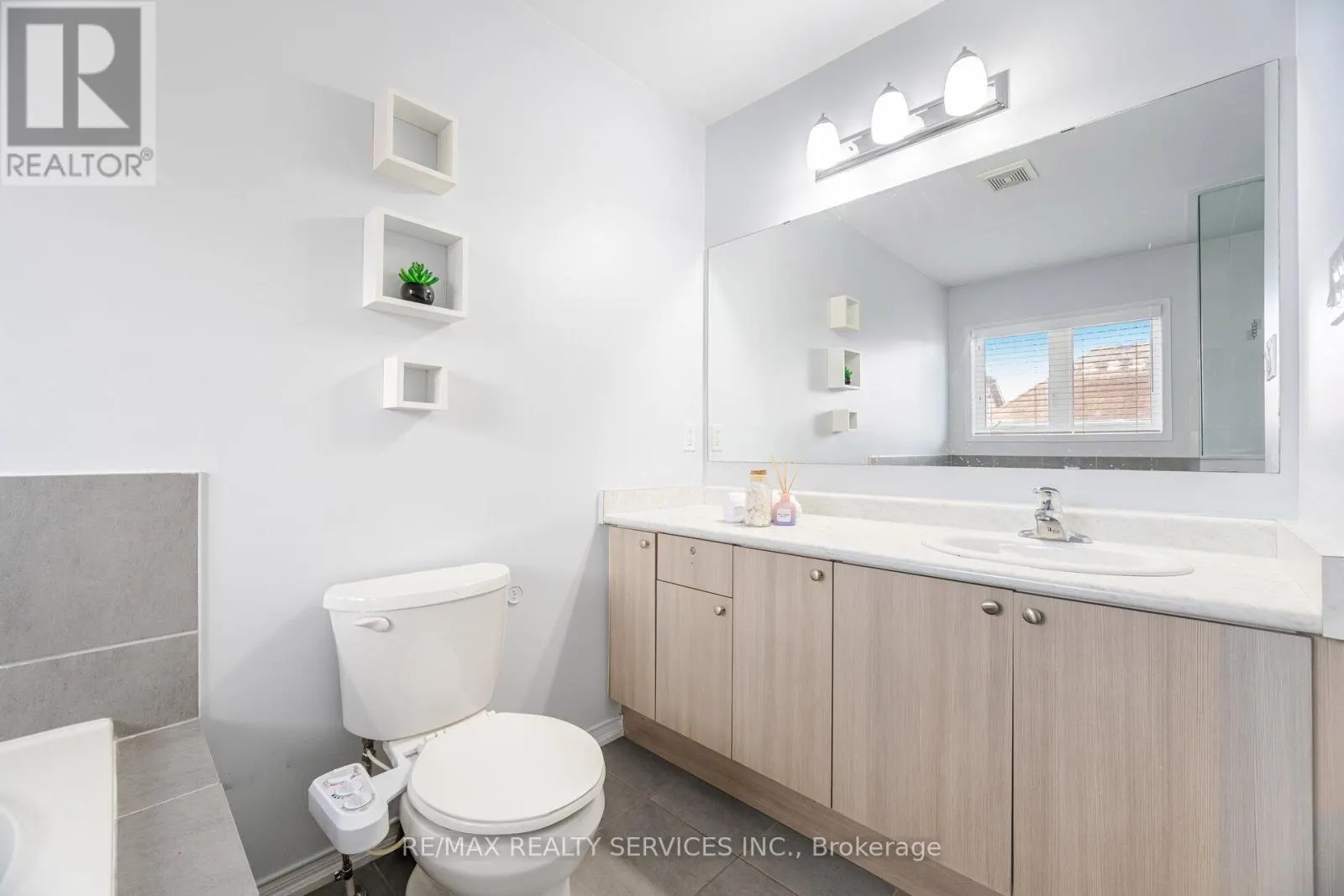 162 SUSSEXVALE DRIVE