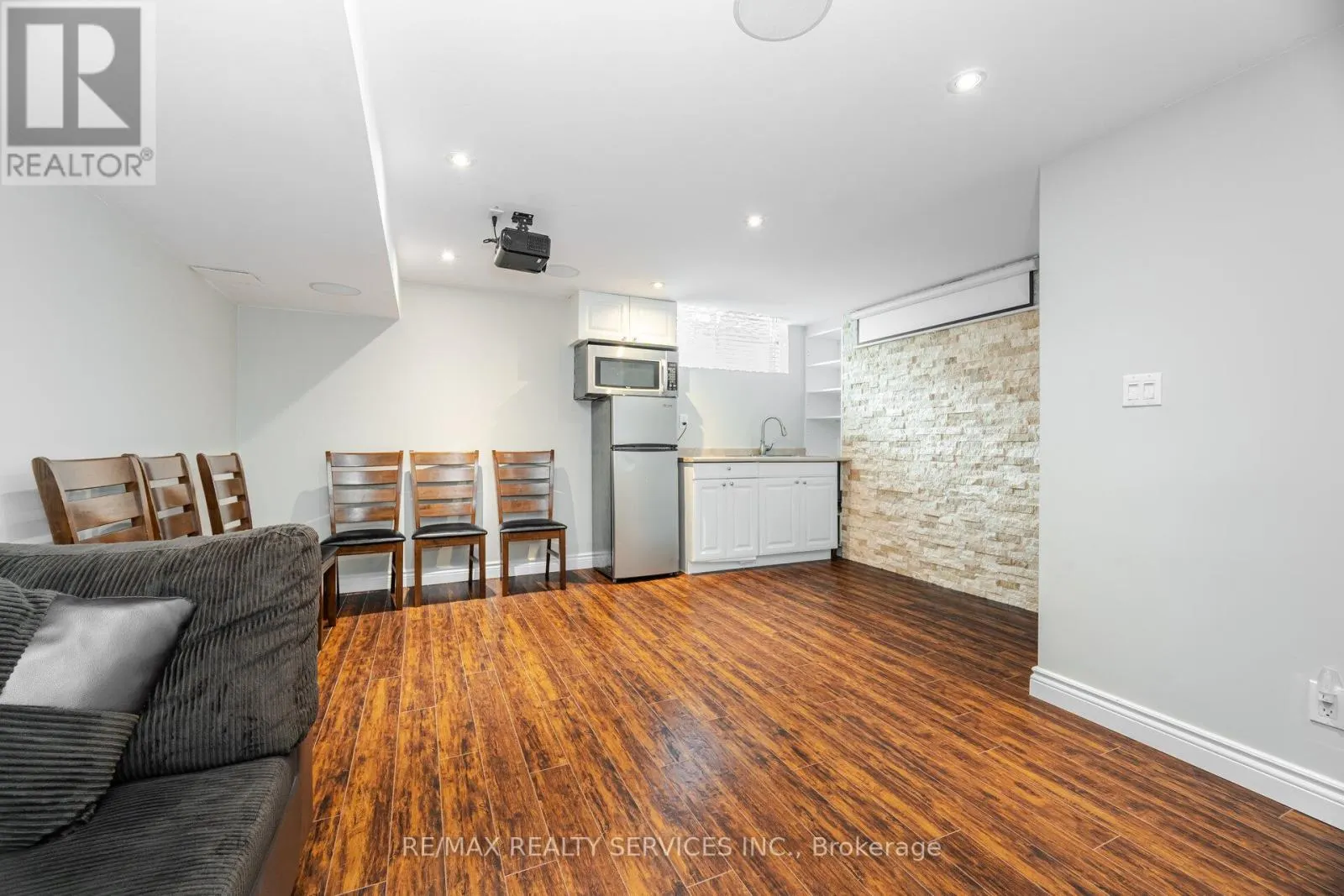 162 SUSSEXVALE DRIVE