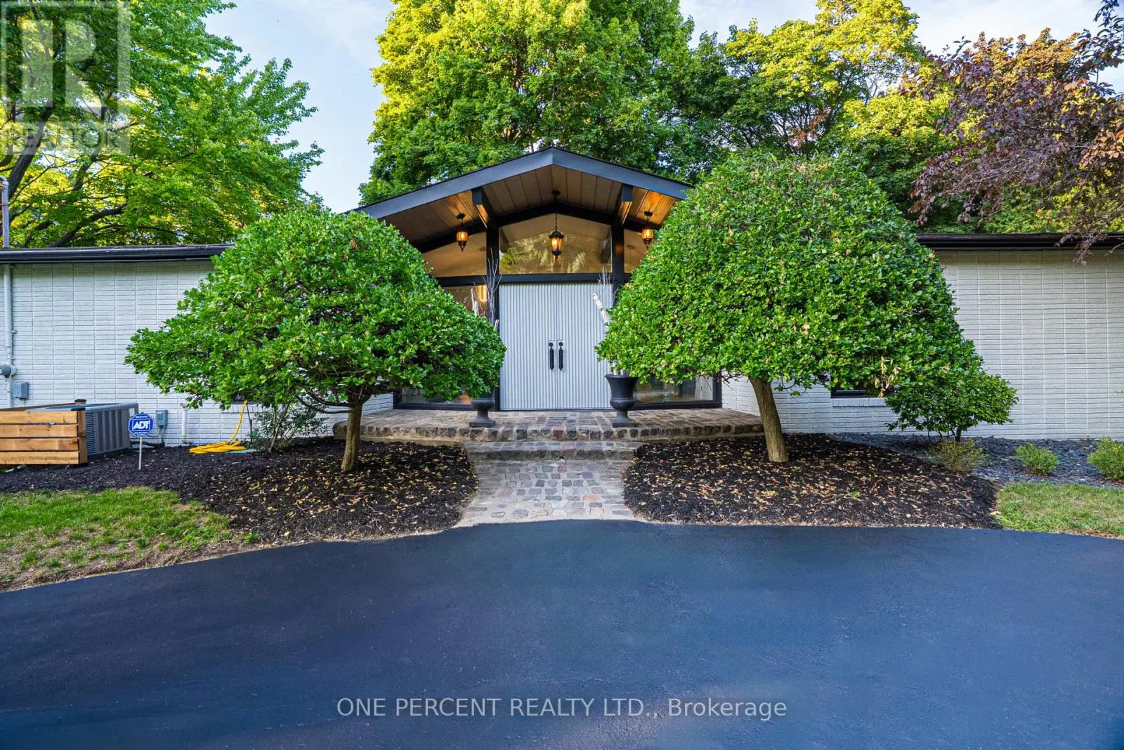 625 SIR RICHARDS ROAD