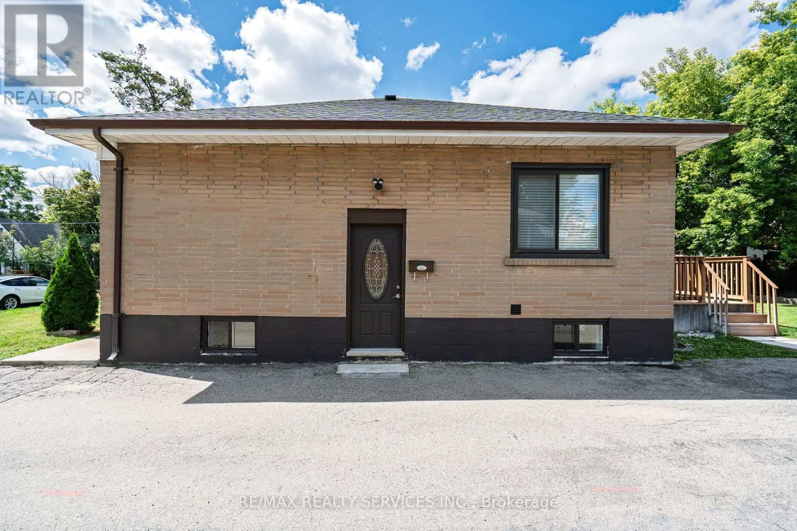 32 EASTERN AVENUE