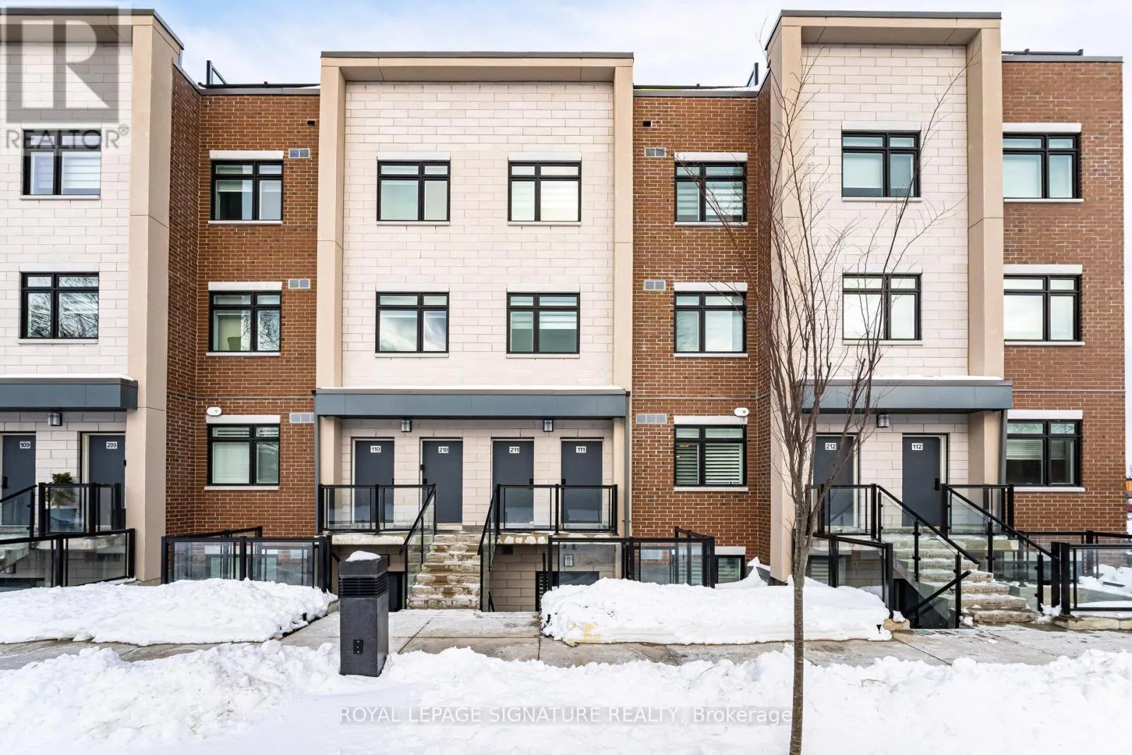 111 - 1085 DOUGLAS MCCURDY COMMON