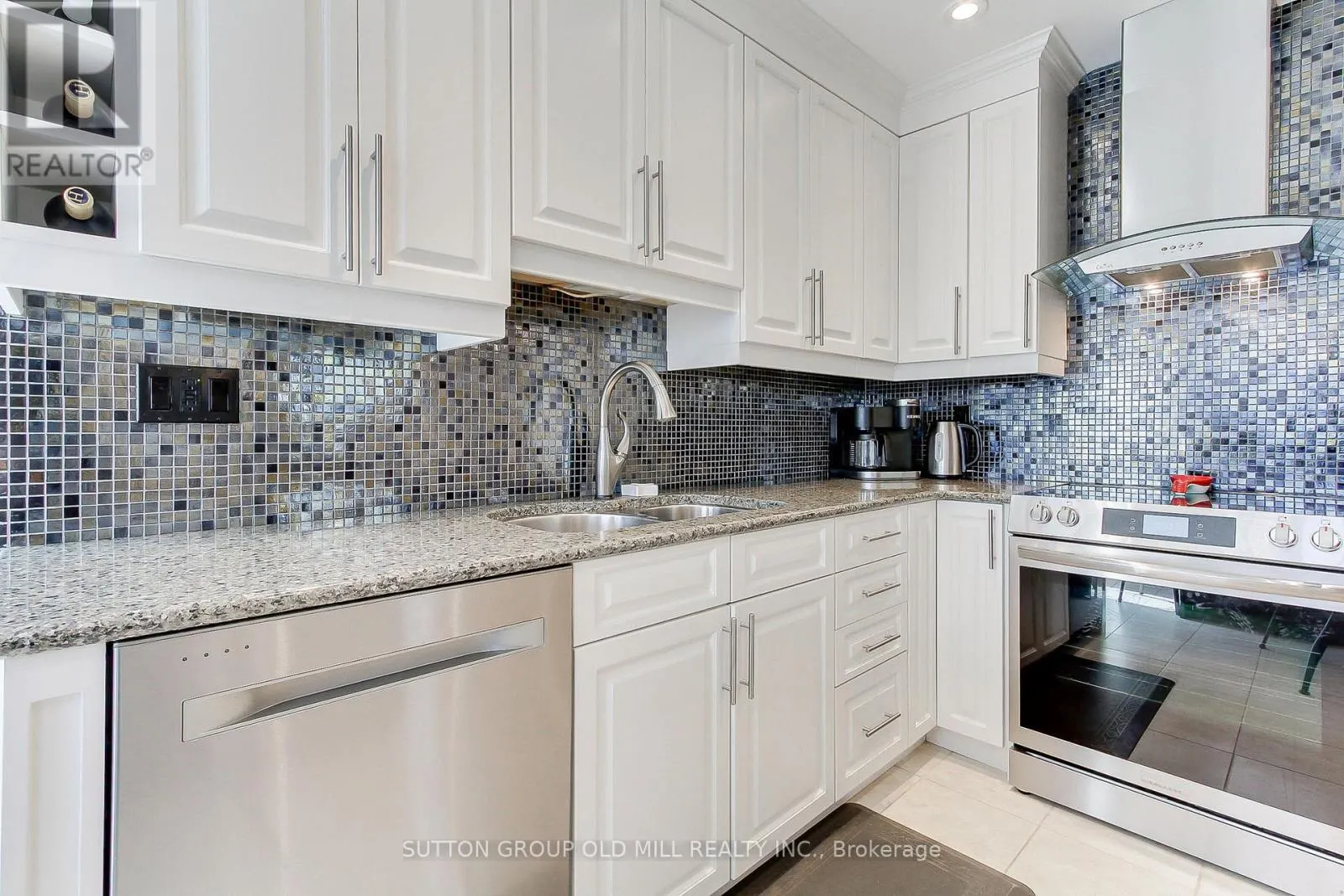 3126 OAKVIEW ROAD