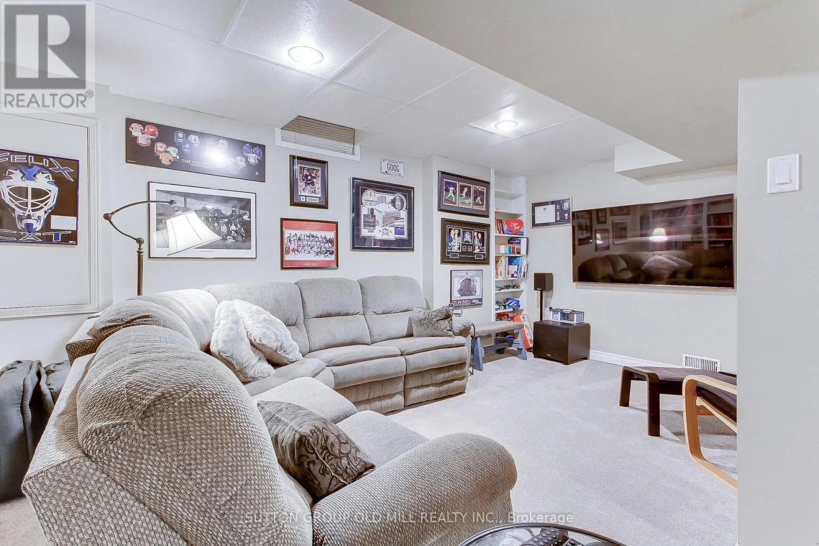 3126 OAKVIEW ROAD
