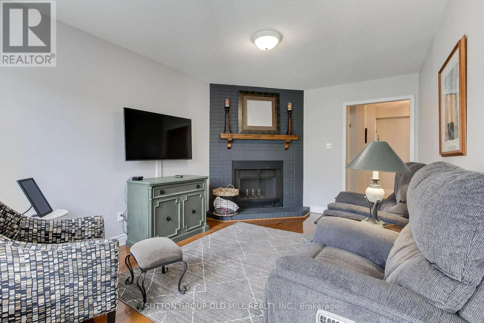 3126 OAKVIEW ROAD