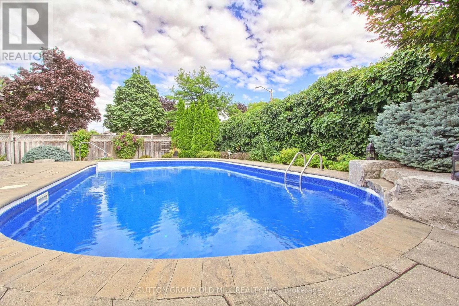 3126 OAKVIEW ROAD