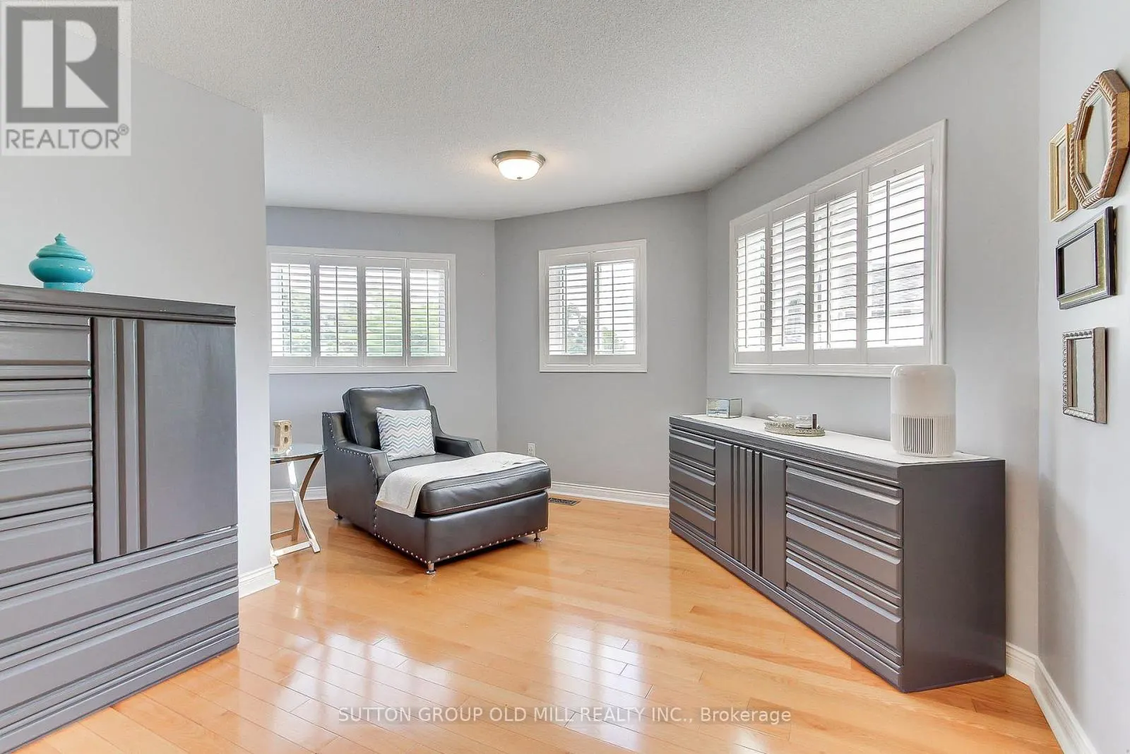 3126 OAKVIEW ROAD