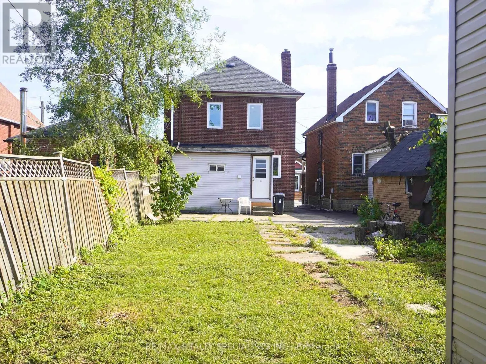 28 BOWIE AVENUE