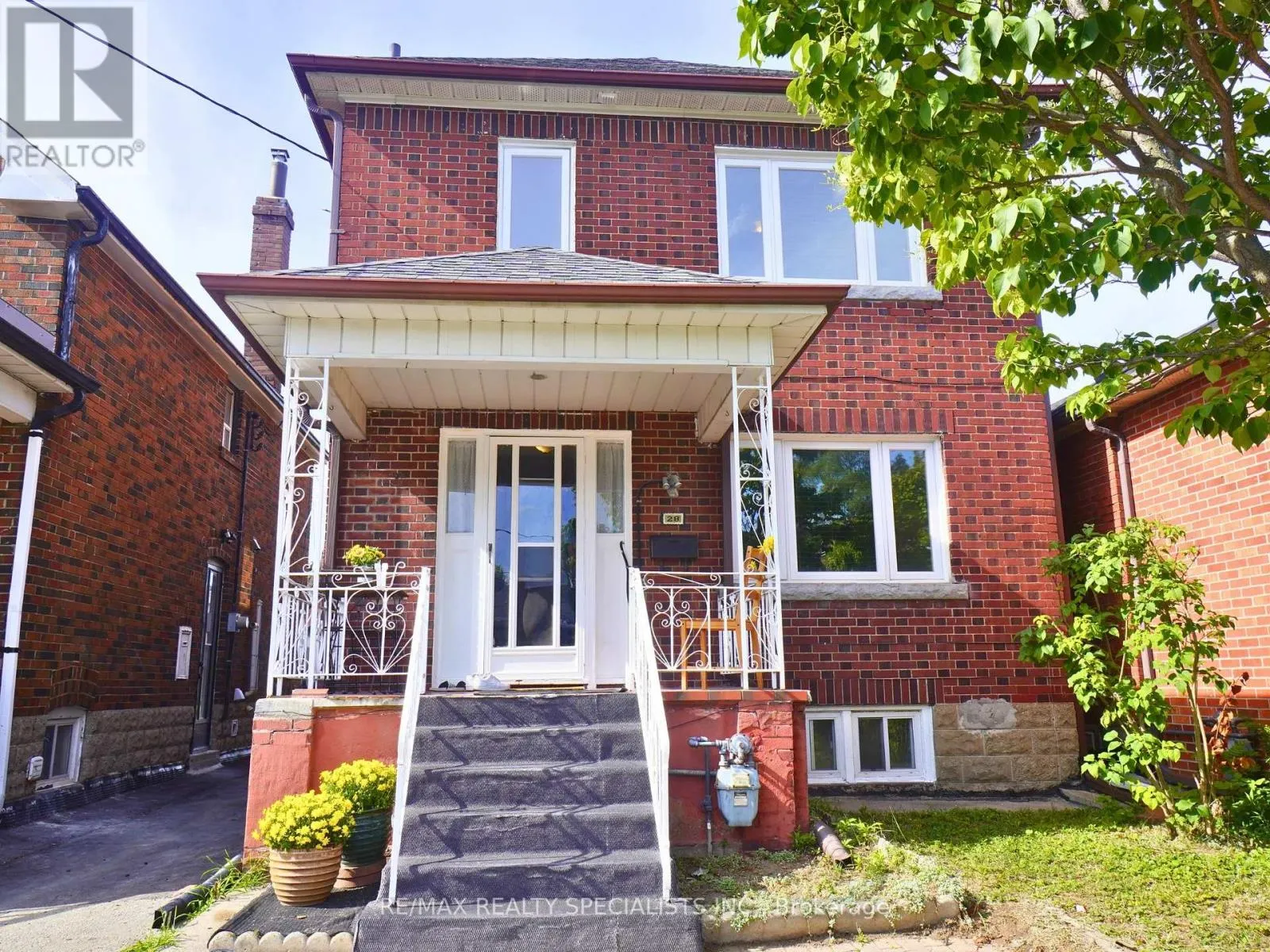 28 BOWIE AVENUE