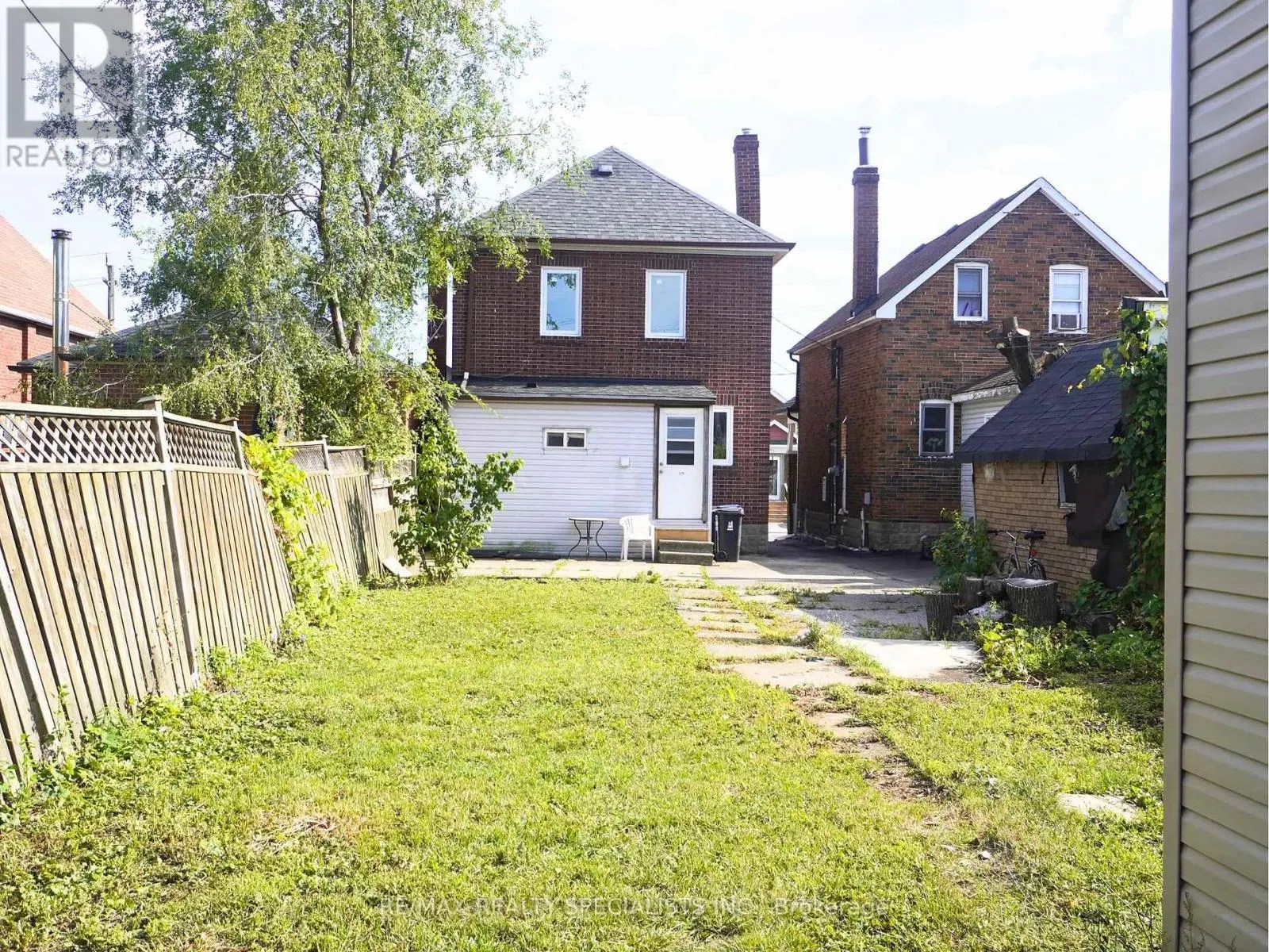 28 BOWIE AVENUE