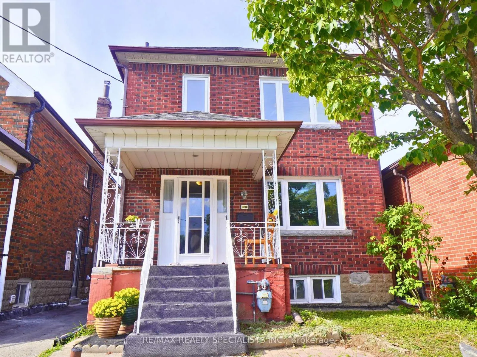 28 BOWIE AVENUE