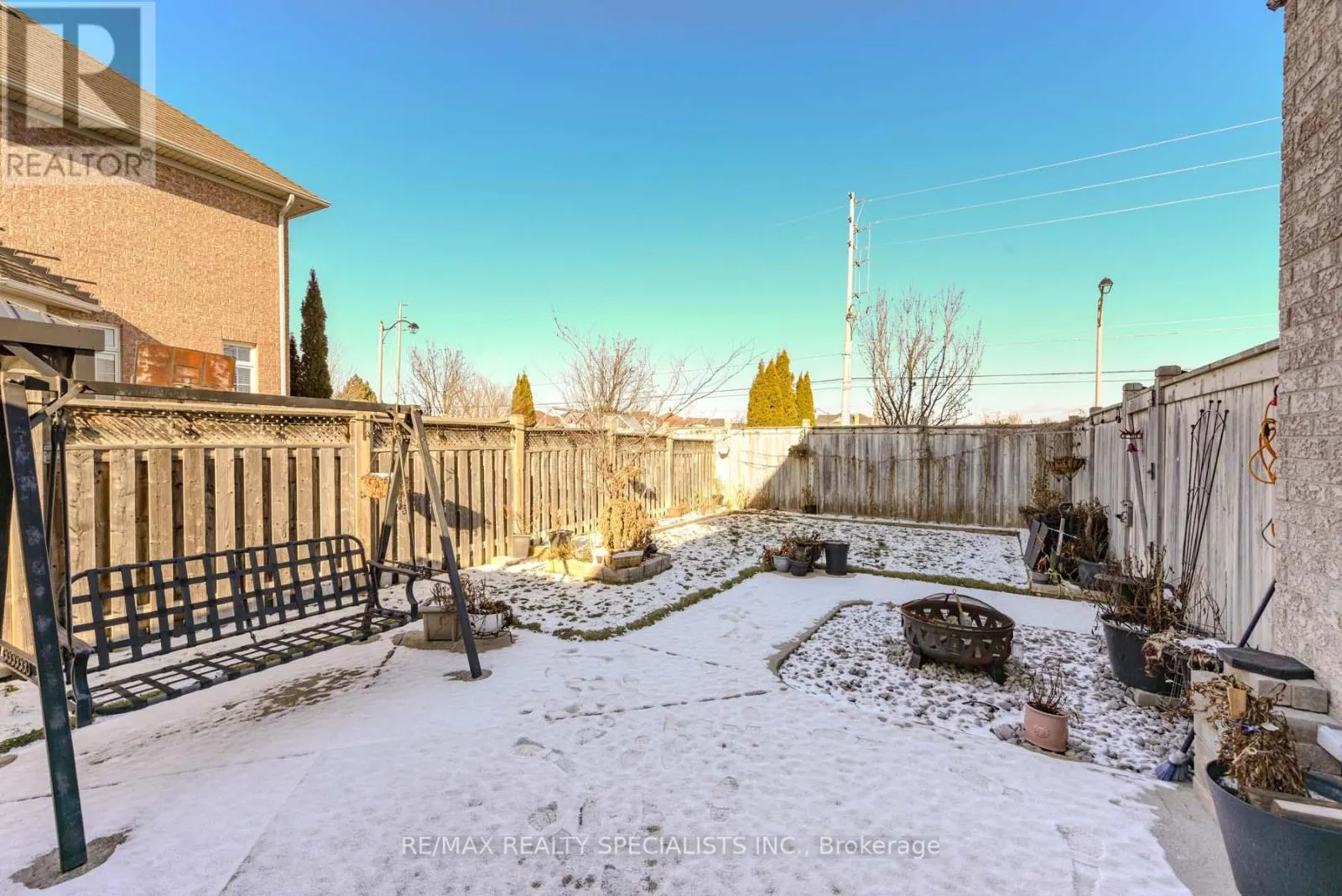 37 BLUFFWOOD CRESCENT