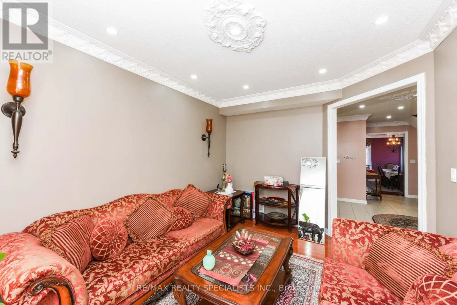 37 BLUFFWOOD CRESCENT