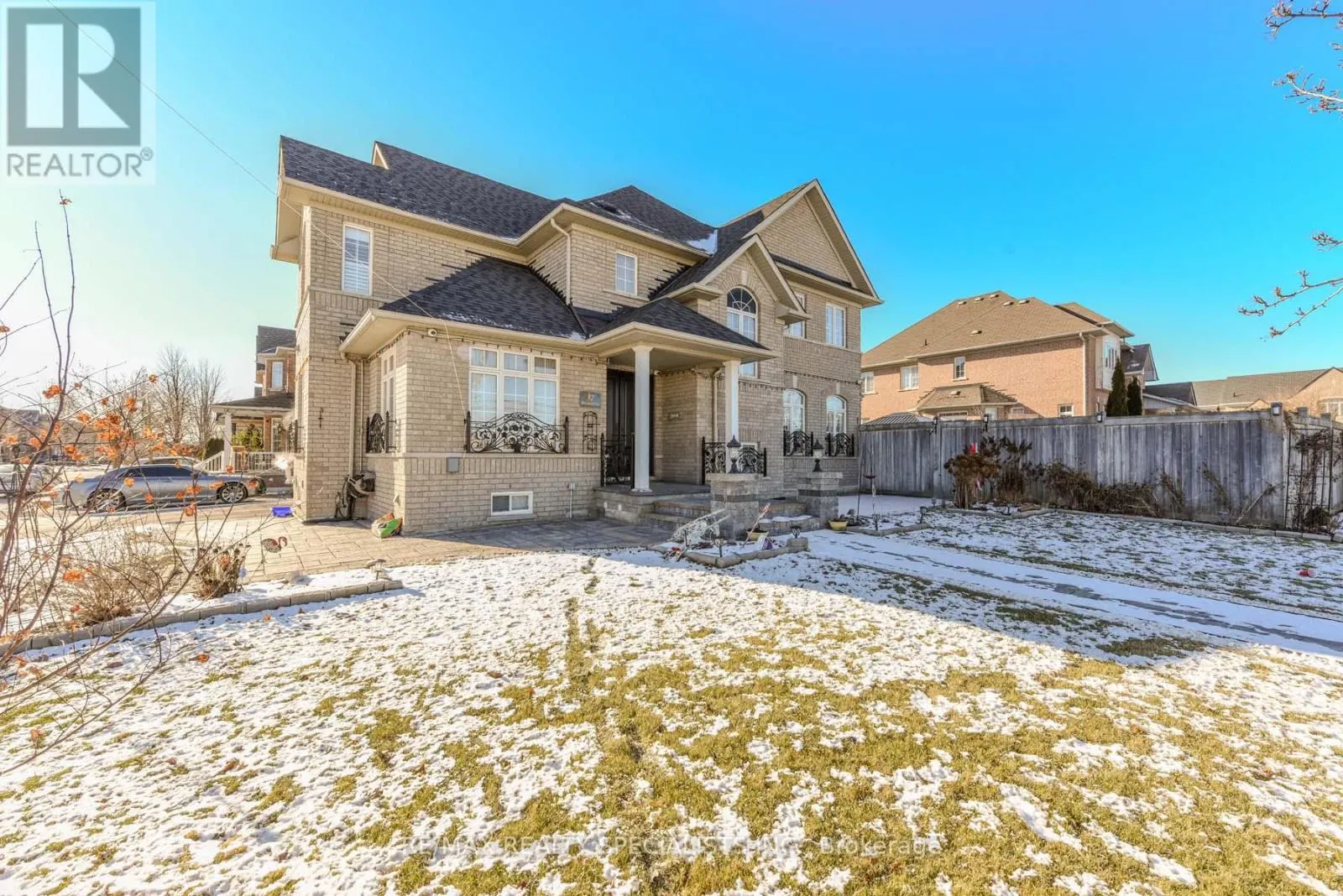 37 BLUFFWOOD CRESCENT