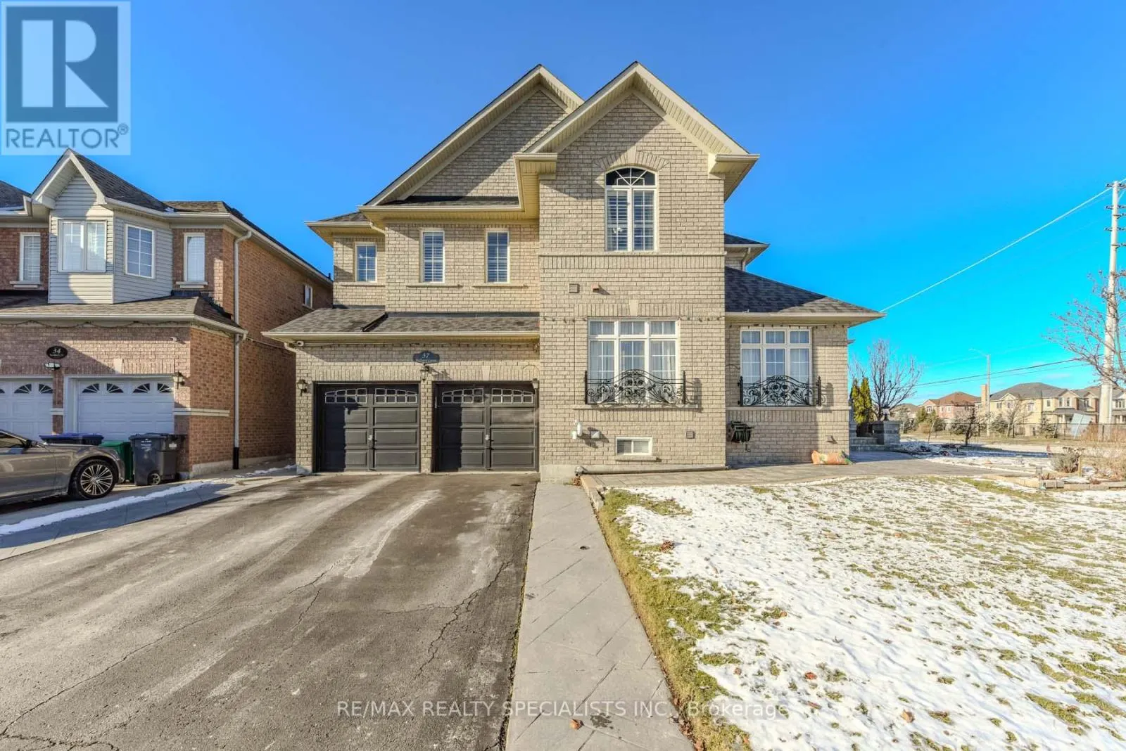 37 BLUFFWOOD CRESCENT
