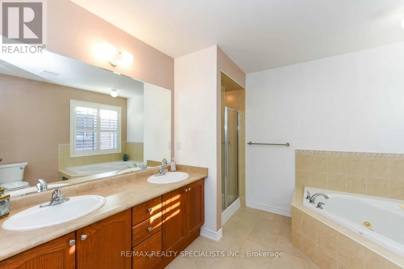 37 BLUFFWOOD CRESCENT