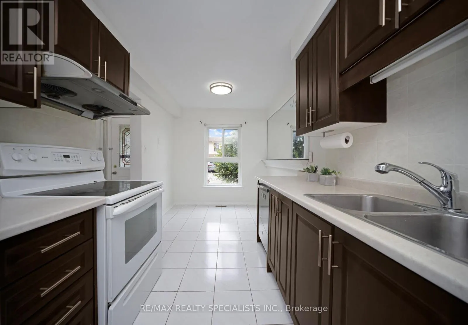 1 CRAIGLEIGH CRESCENT