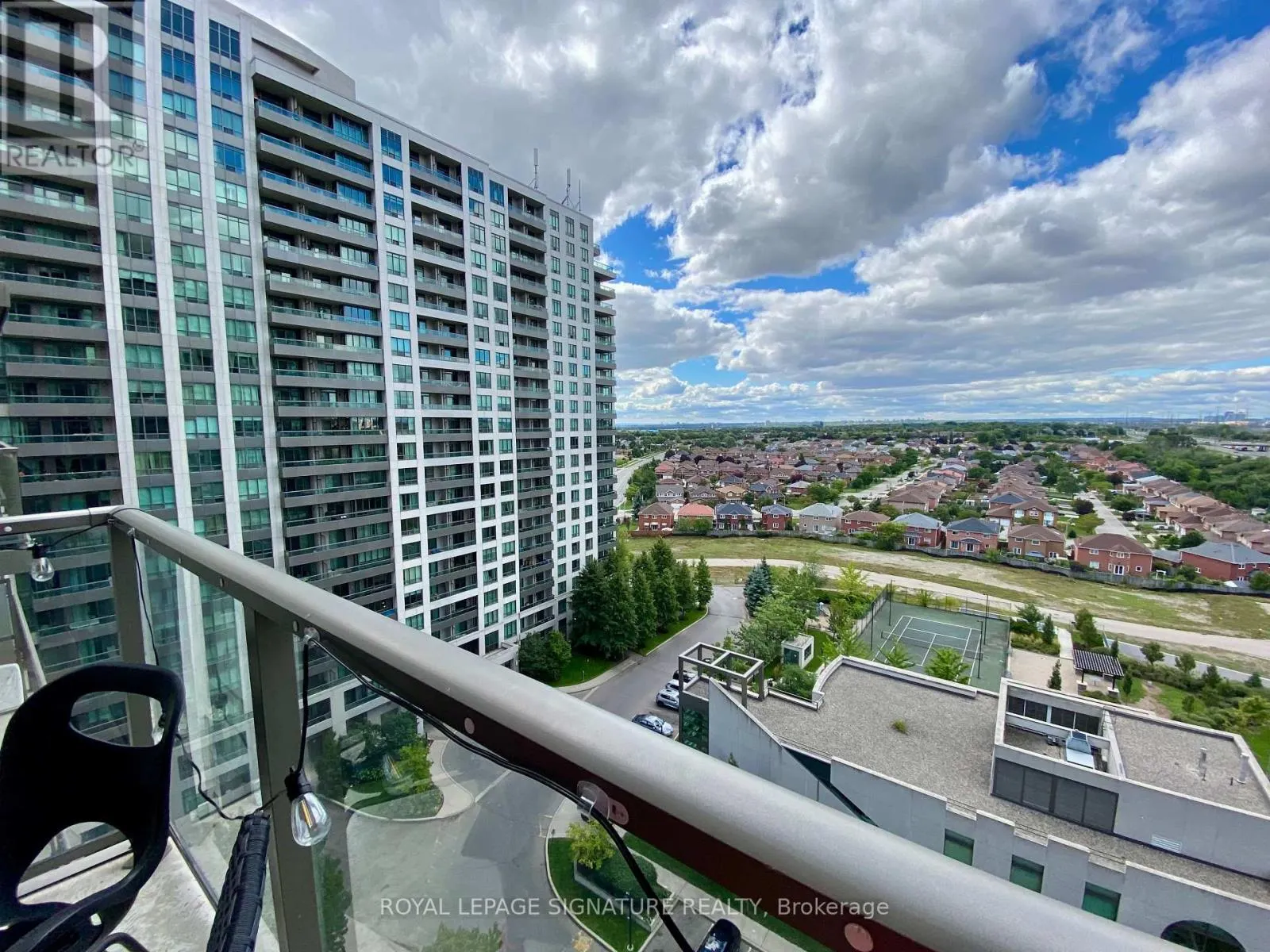 1210 - 339 RATHBURN ROAD W