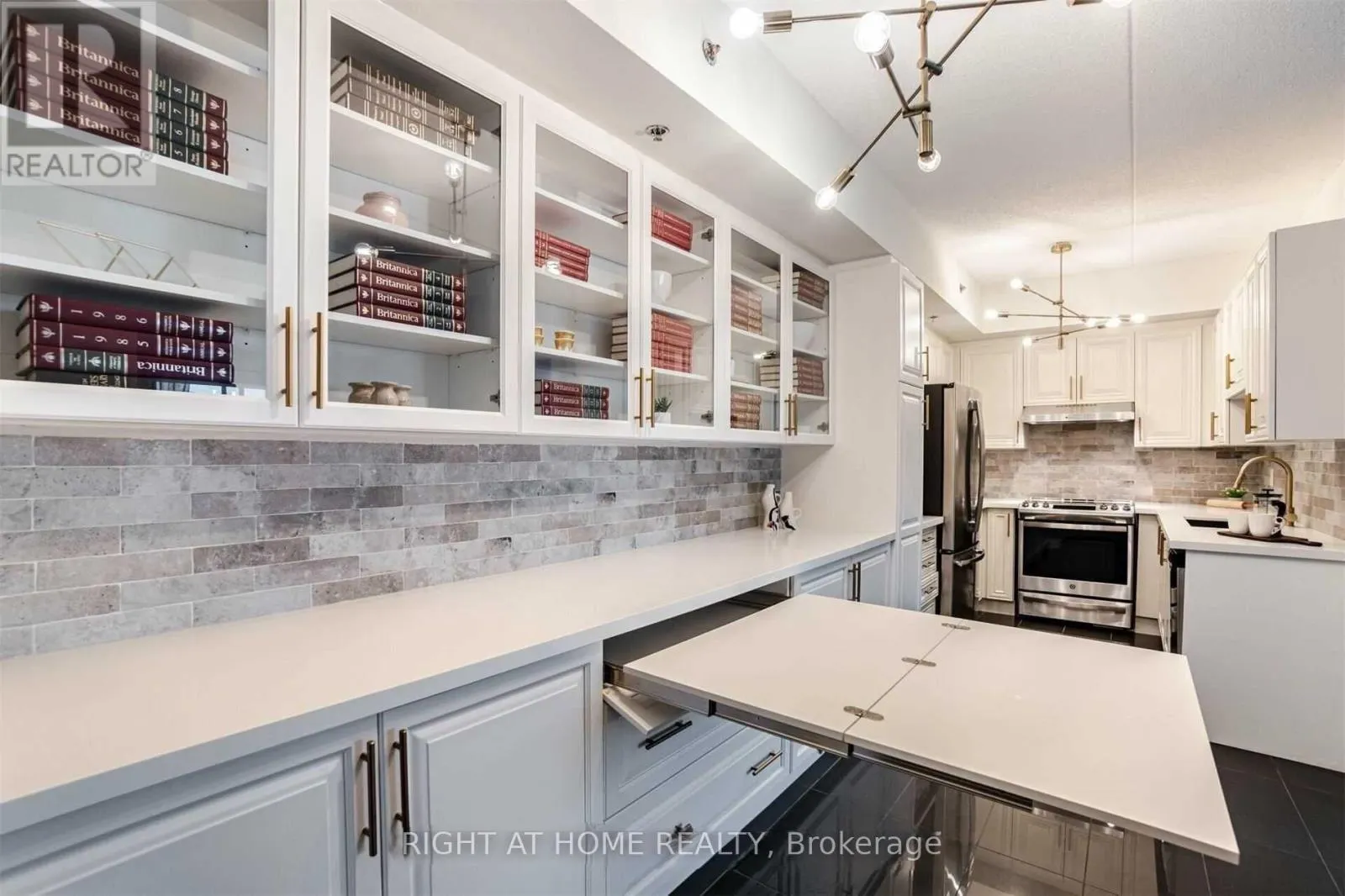 512 - 1421 COSTIGAN ROAD