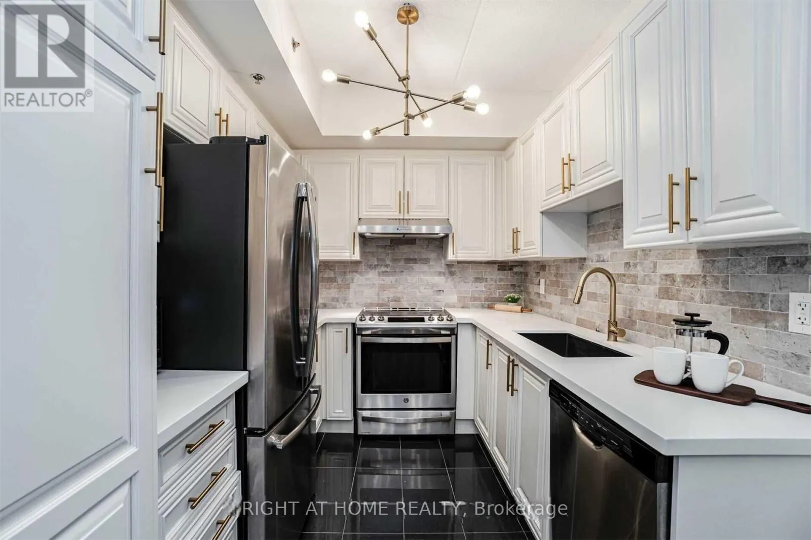 512 - 1421 COSTIGAN ROAD