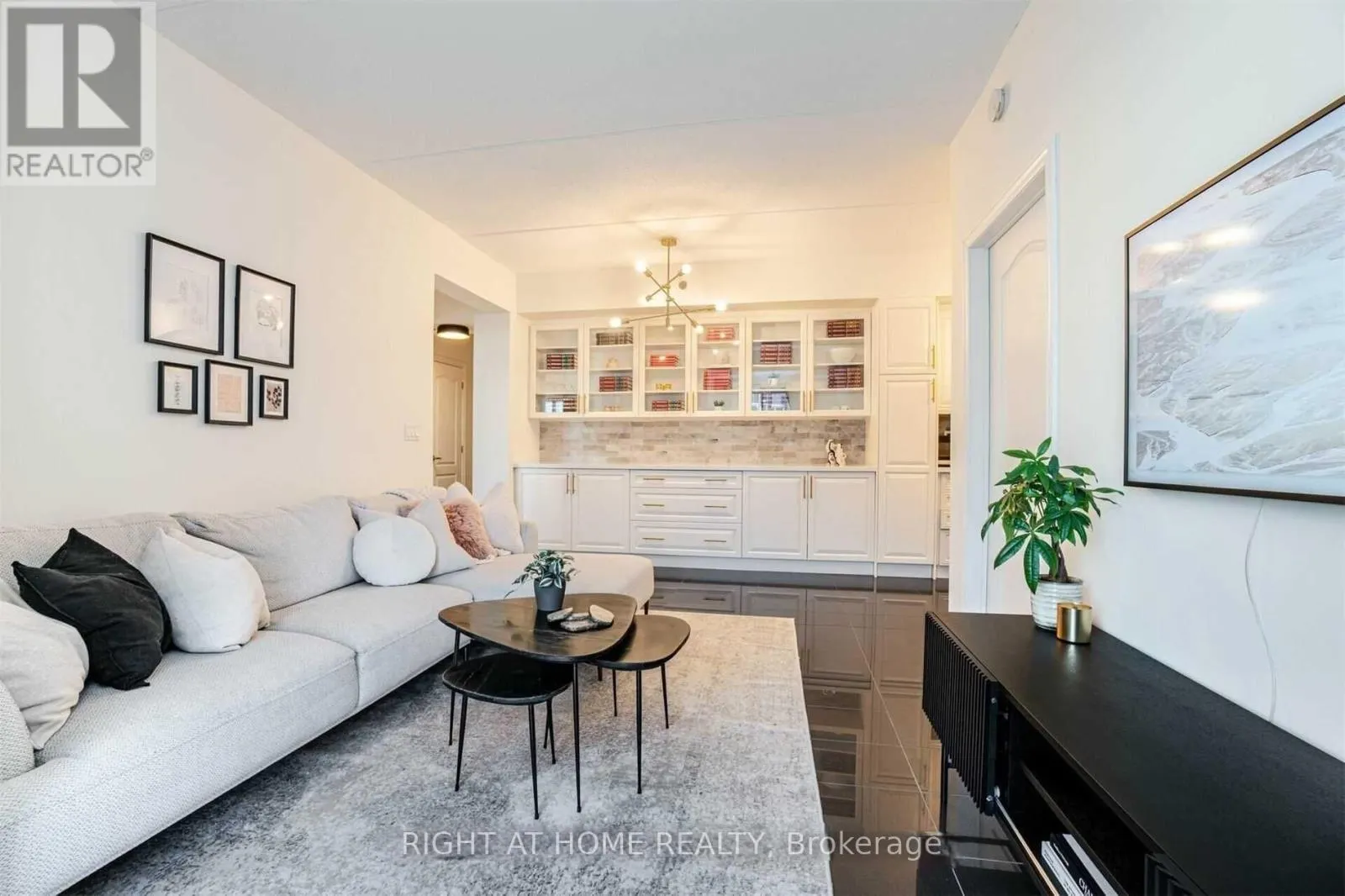 512 - 1421 COSTIGAN ROAD
