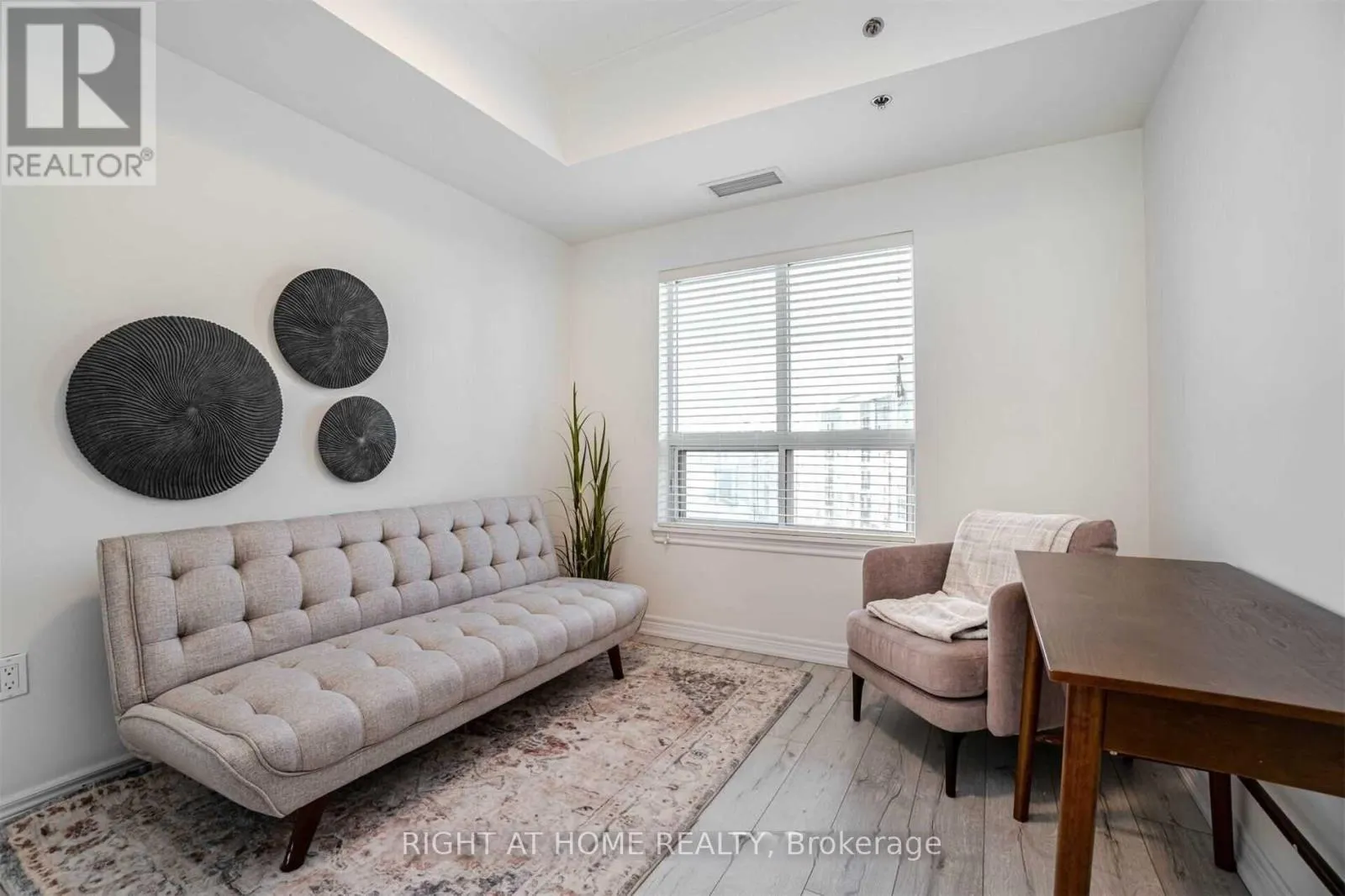 512 - 1421 COSTIGAN ROAD