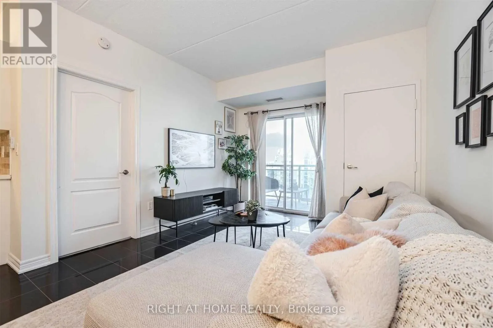 512 - 1421 COSTIGAN ROAD