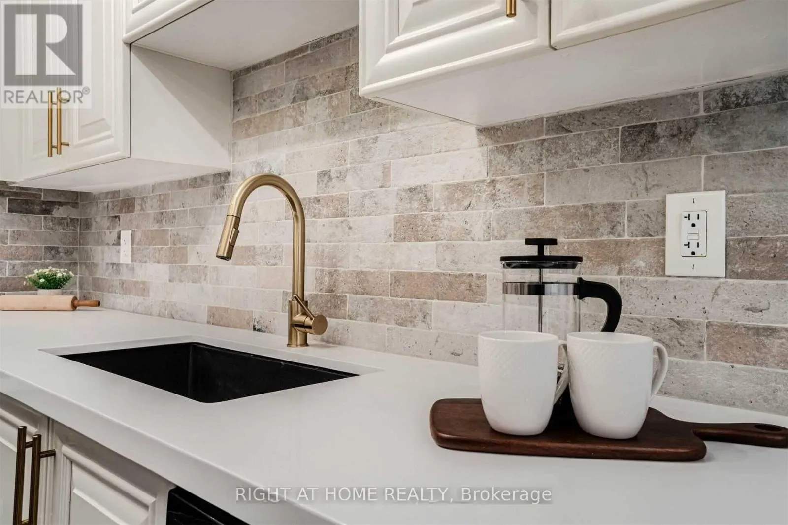 512 - 1421 COSTIGAN ROAD