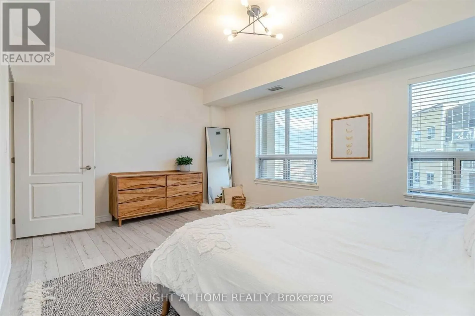 512 - 1421 COSTIGAN ROAD
